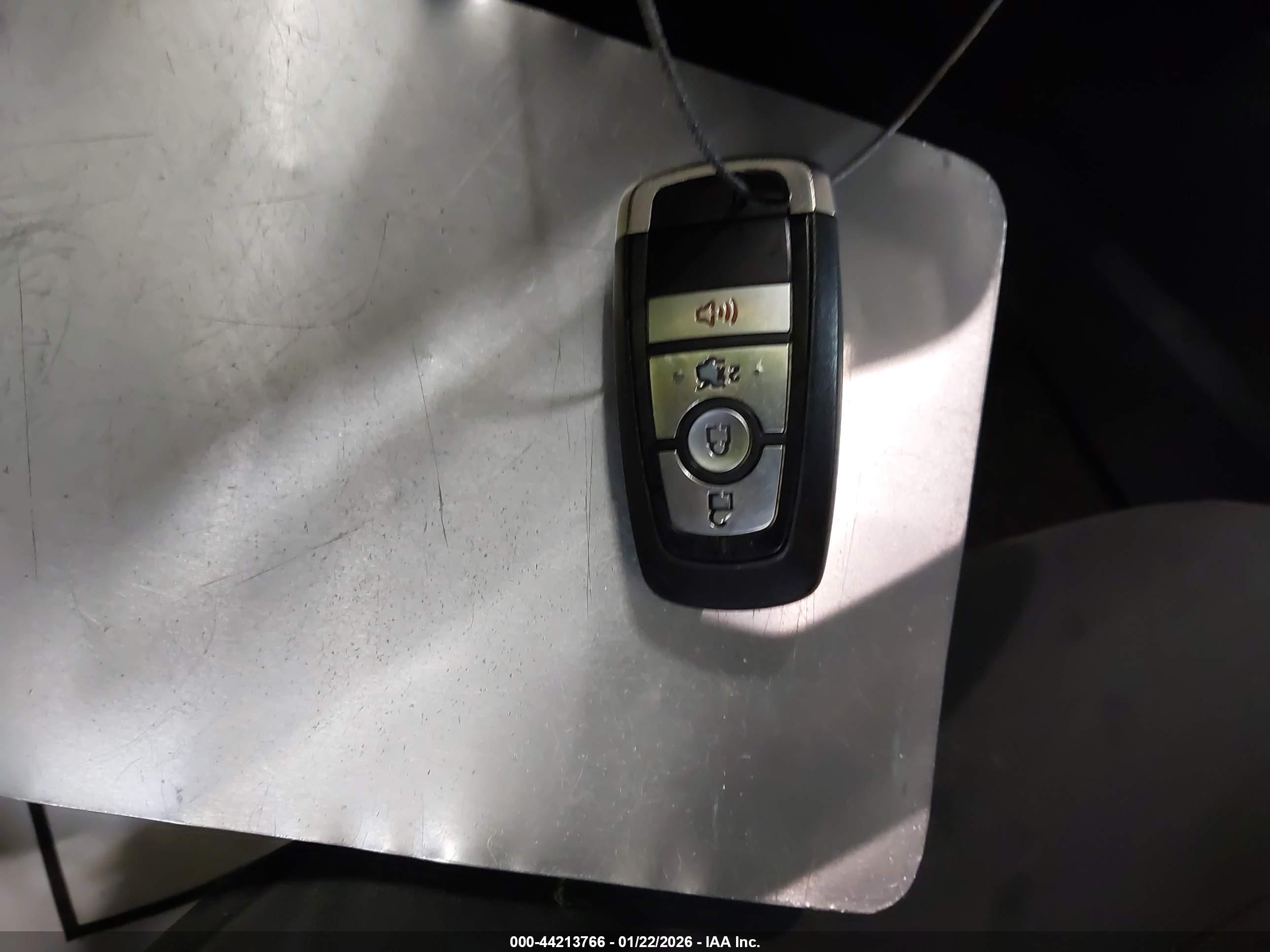 FORD FUSION image 11