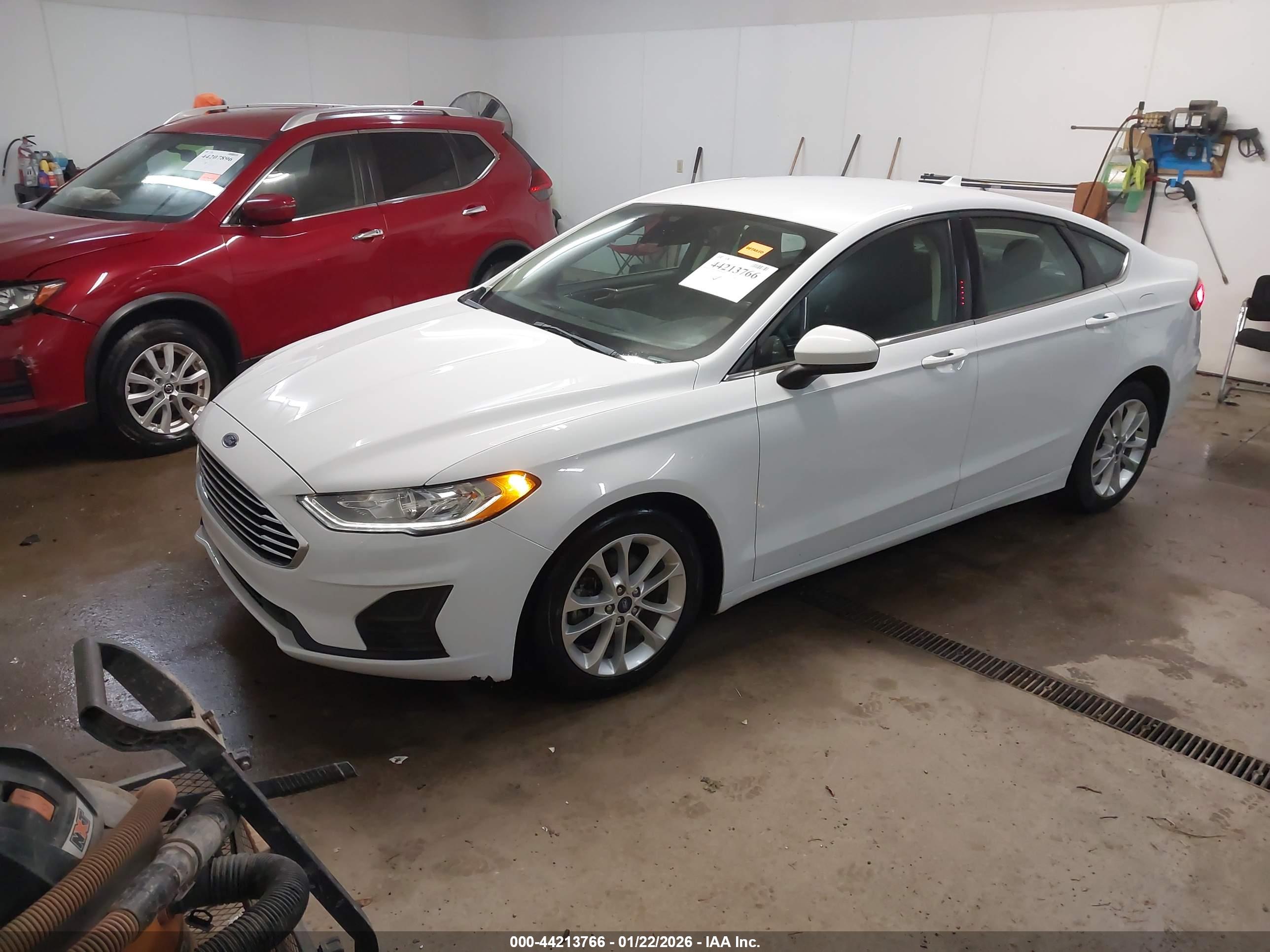 FORD FUSION image 2