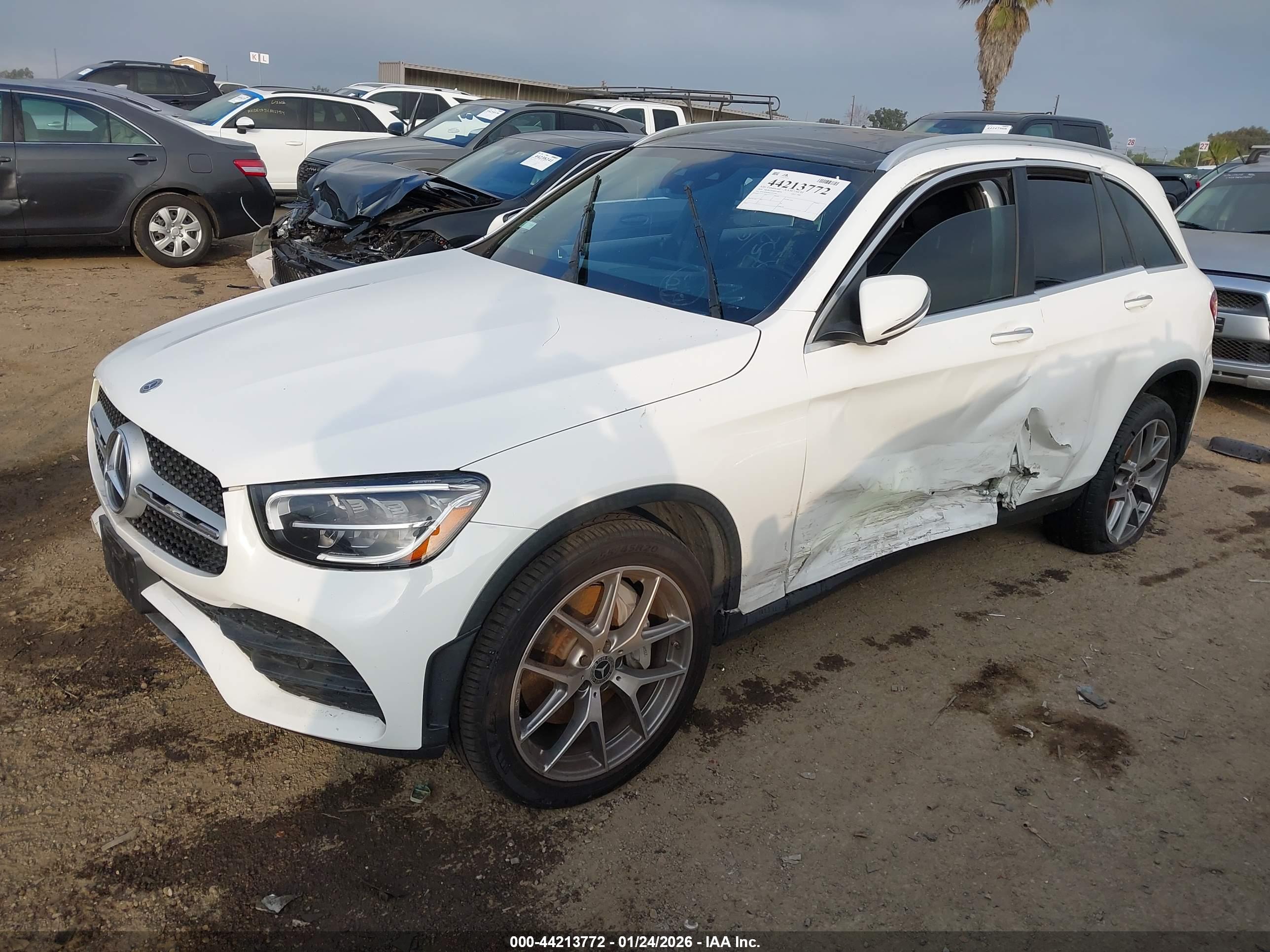 MERCEDES-BENZ GLC image 2