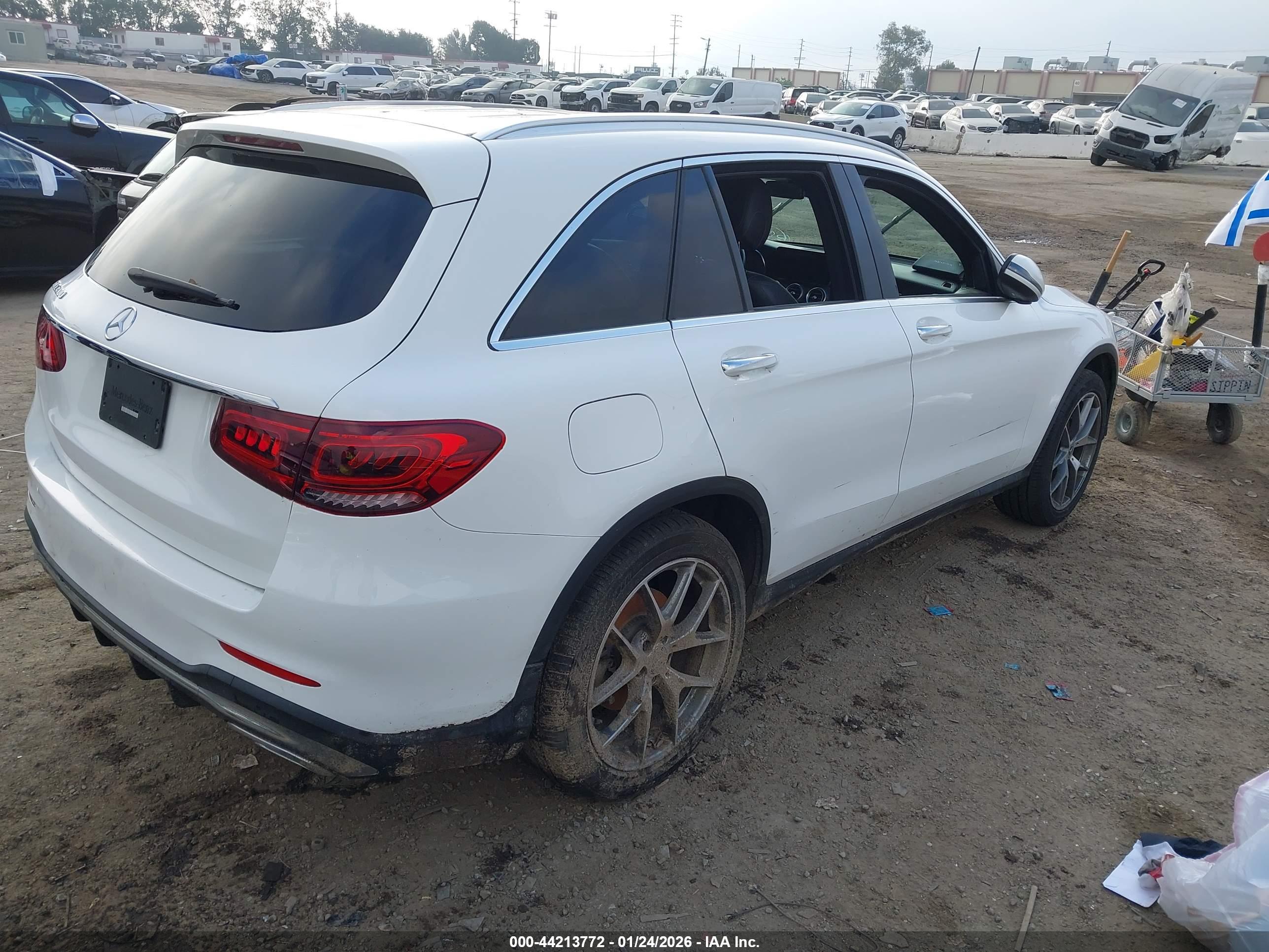MERCEDES-BENZ GLC image 4