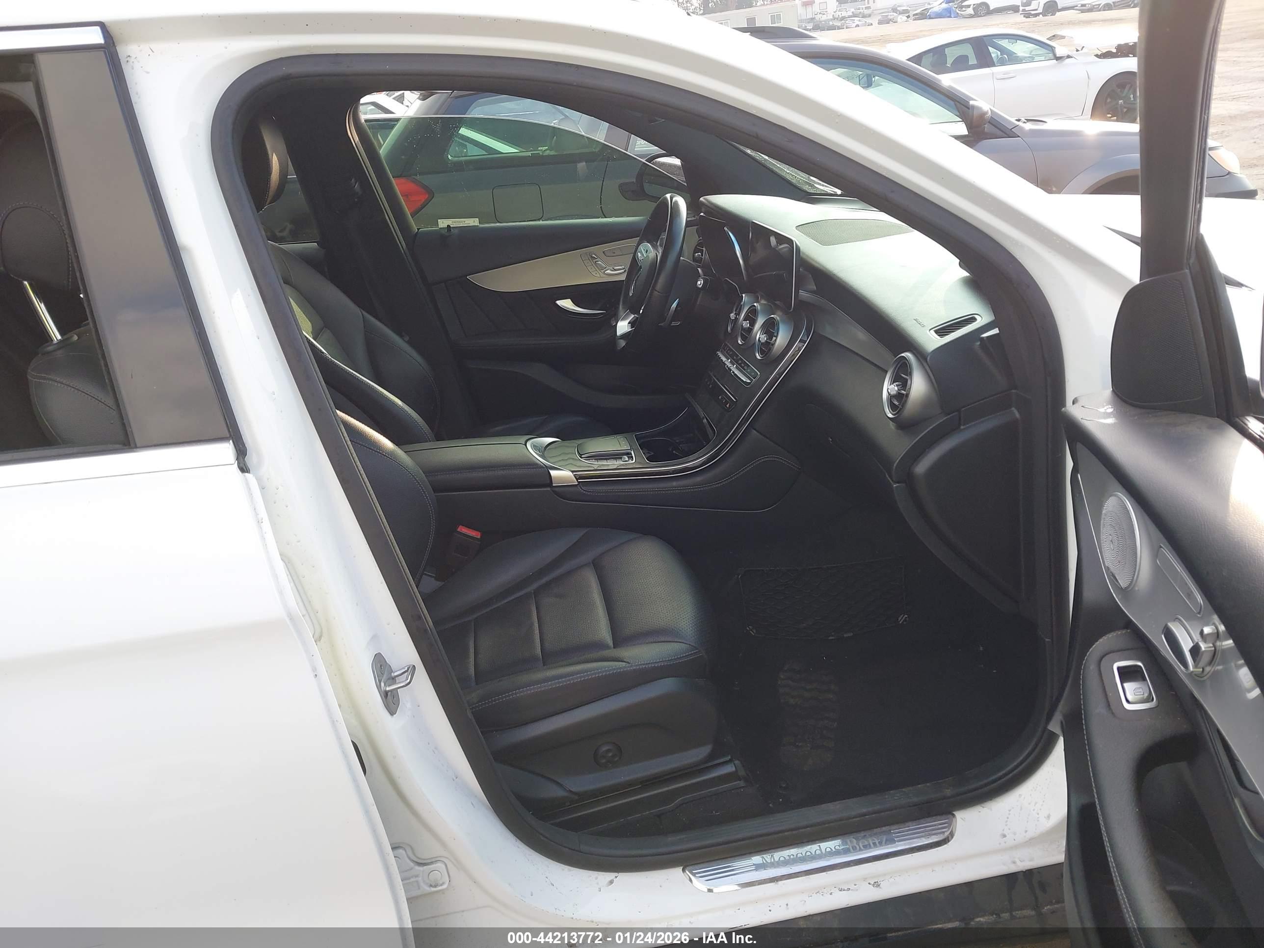 MERCEDES-BENZ GLC image 5