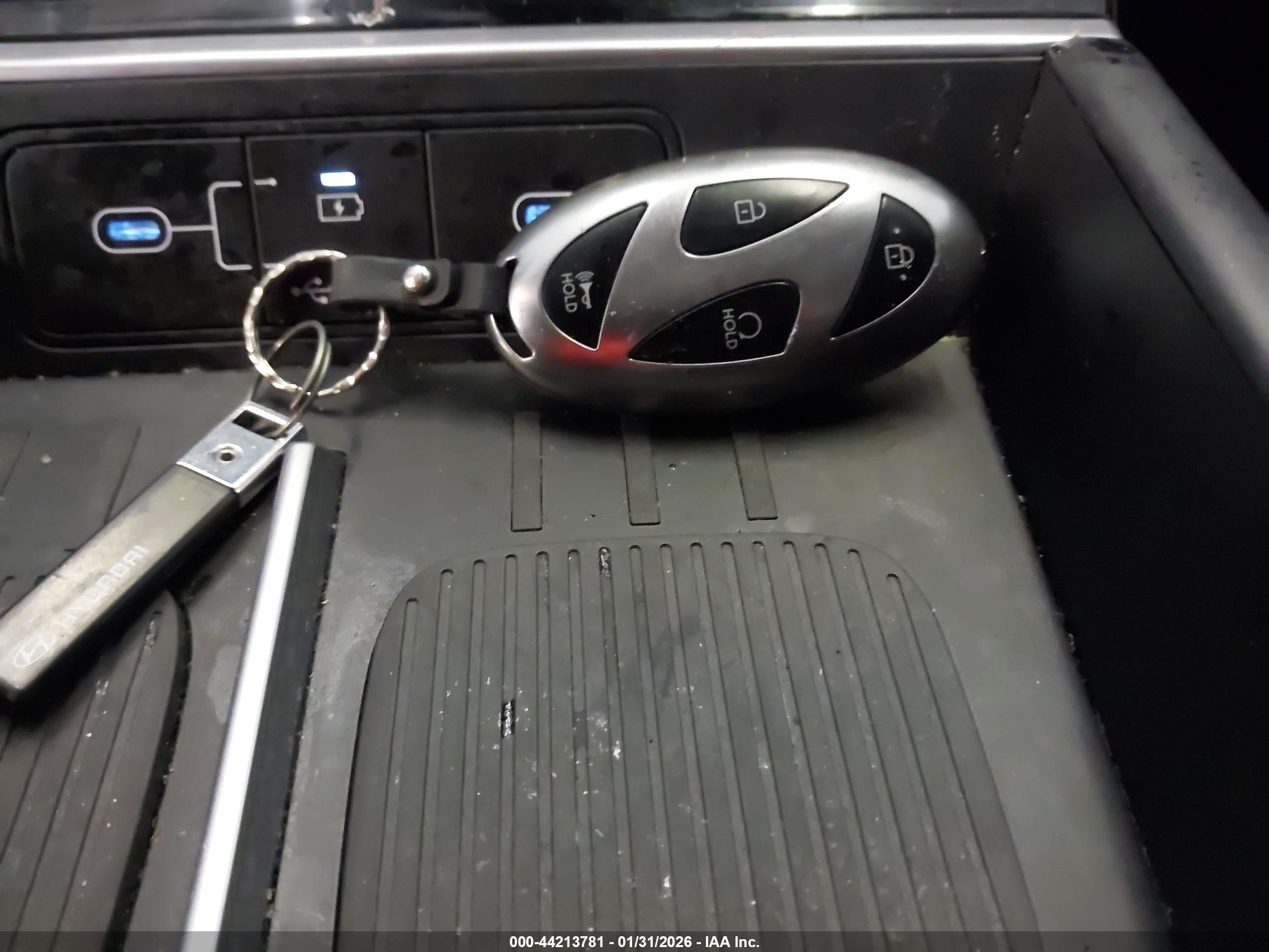 HYUNDAI SANTA image 11