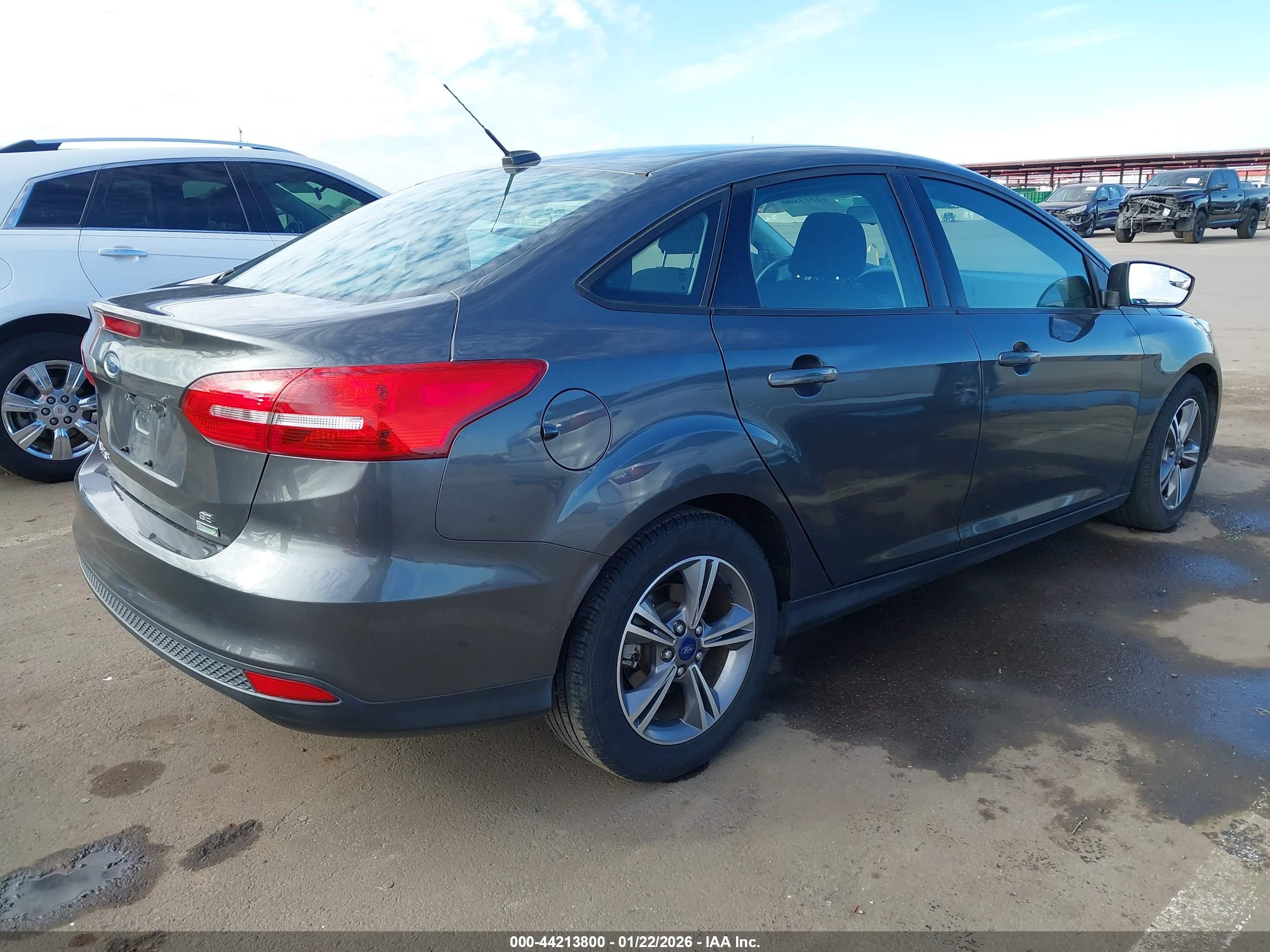 FORD FOCUS image 4