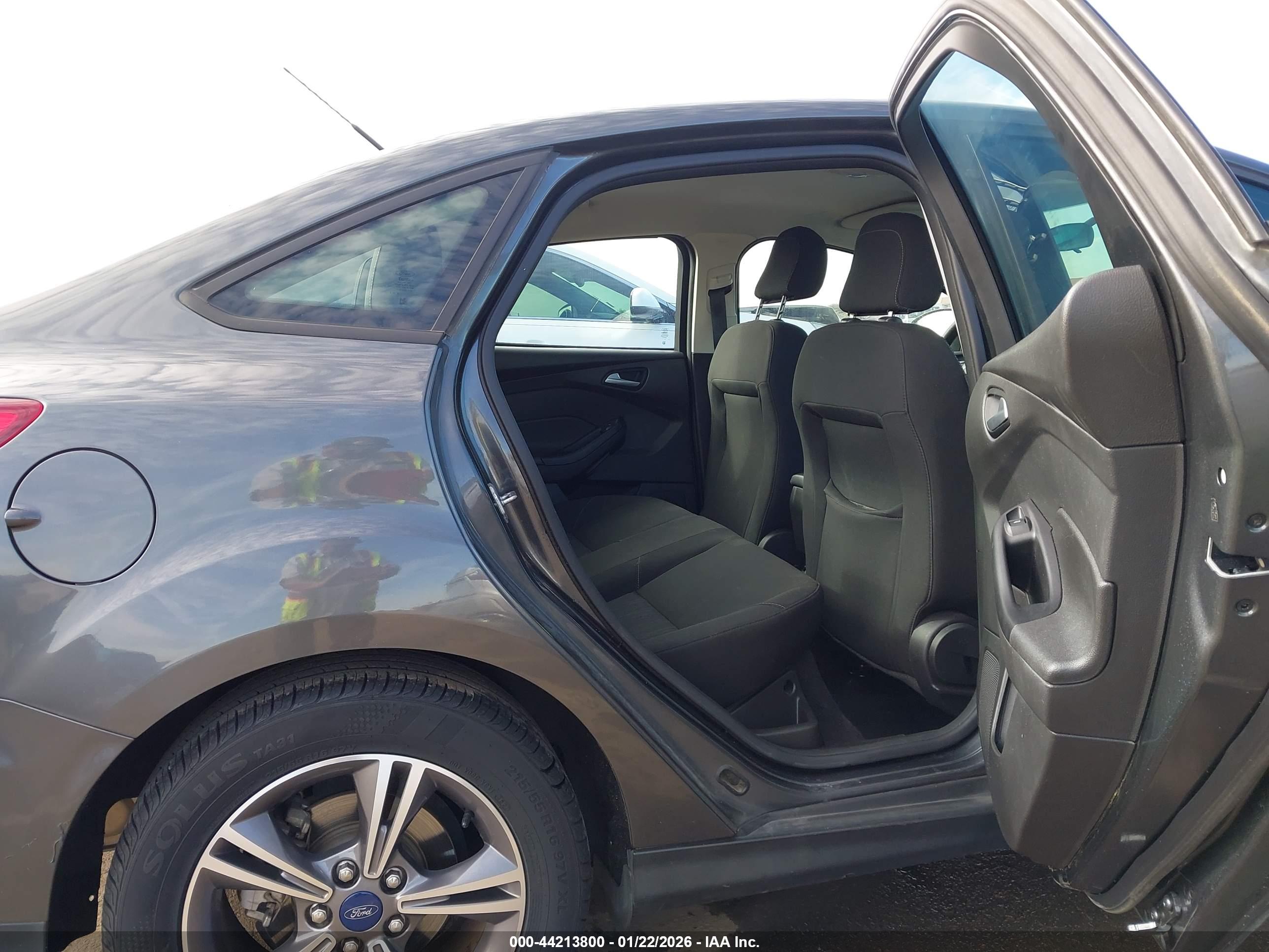 FORD FOCUS image 8