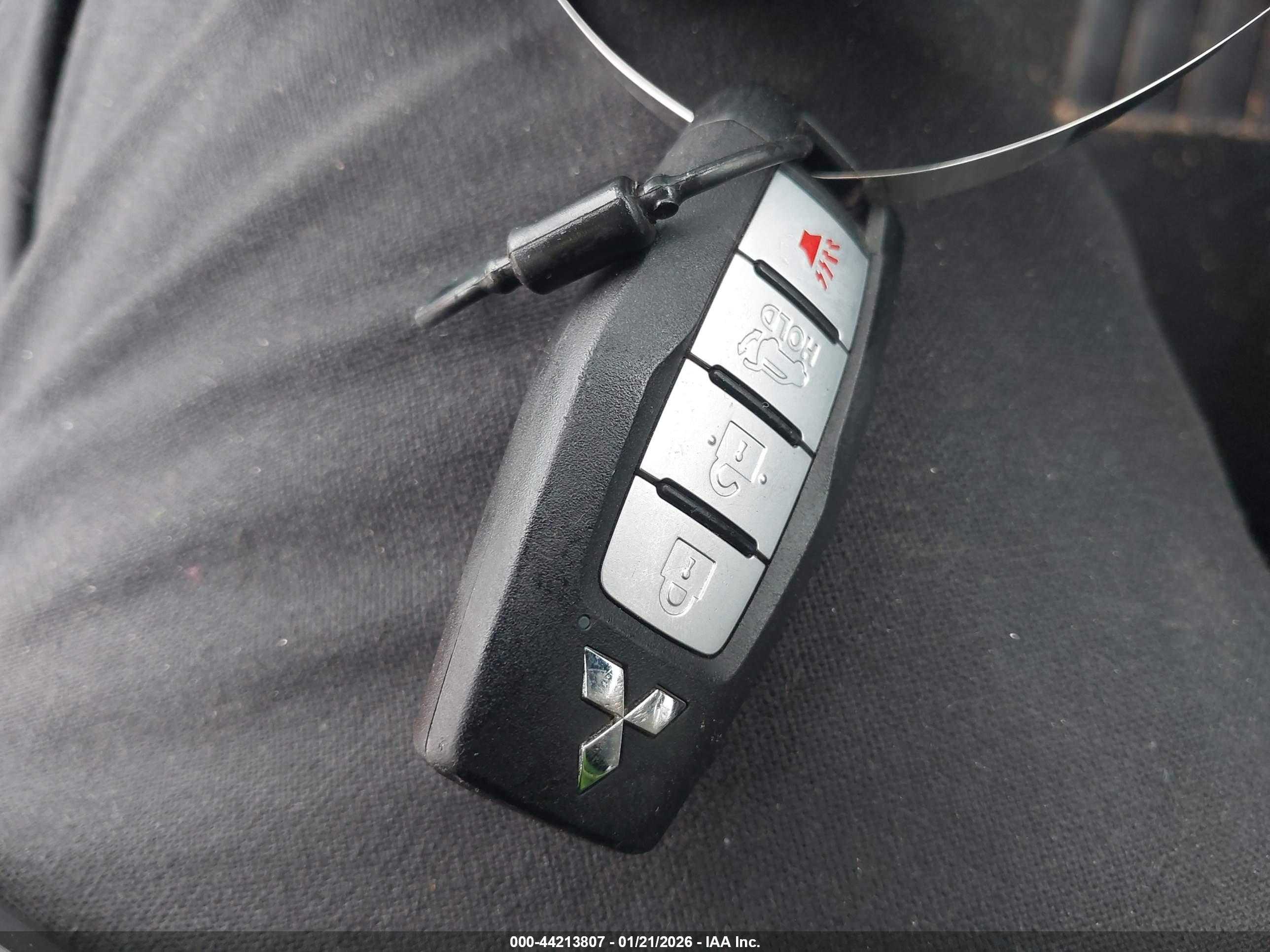 MITSUBISHI OUTLANDER image 11