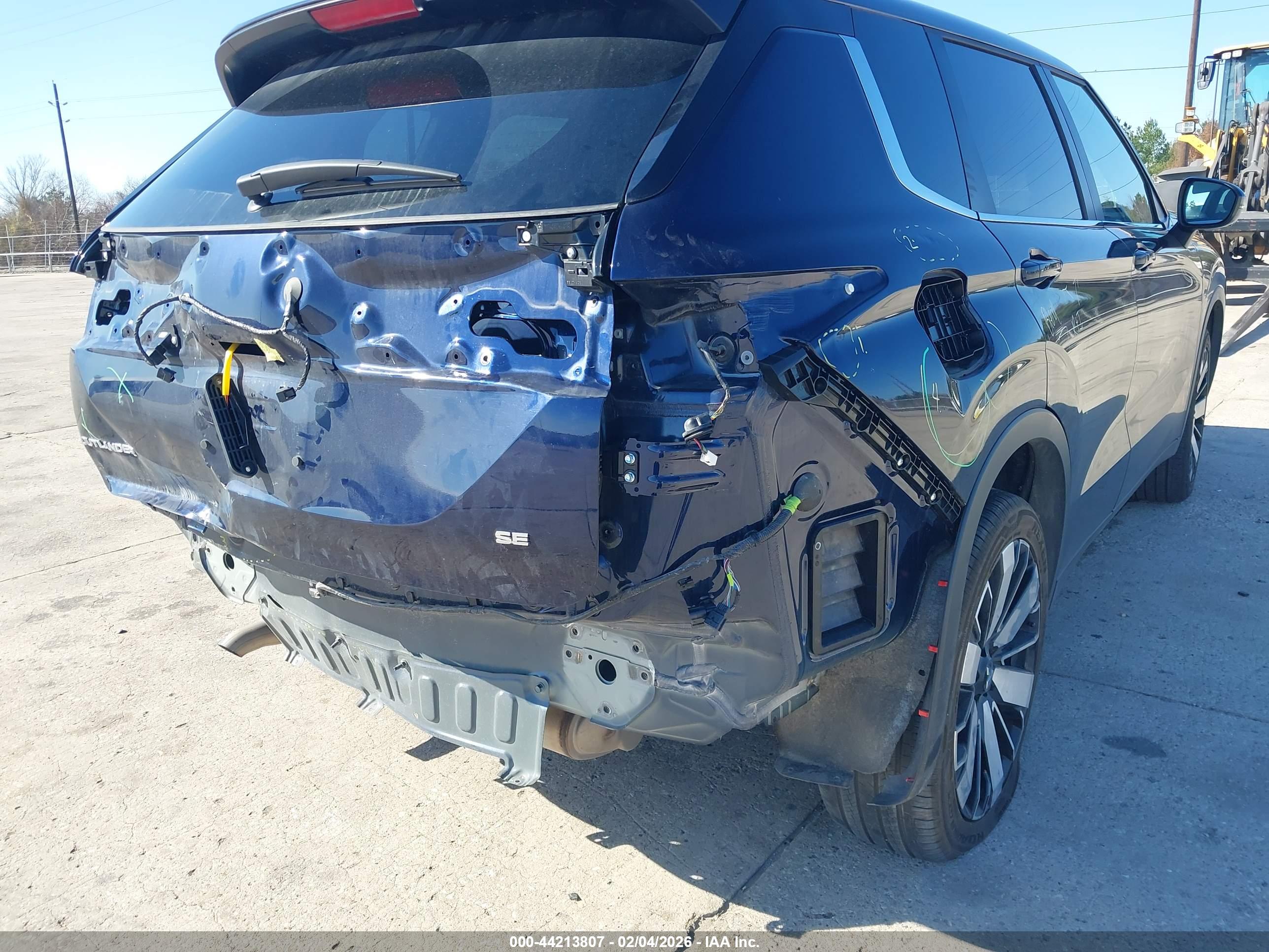 MITSUBISHI OUTLANDER image 6