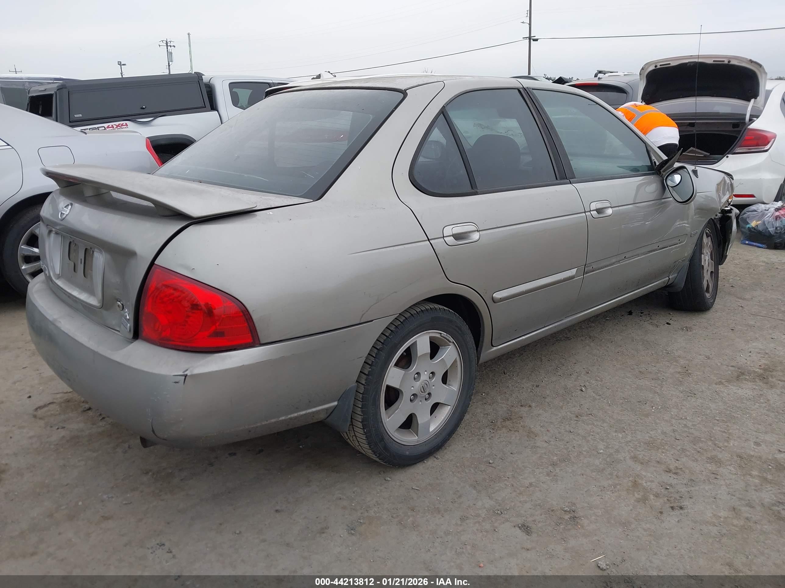 NISSAN SENTRA image 4