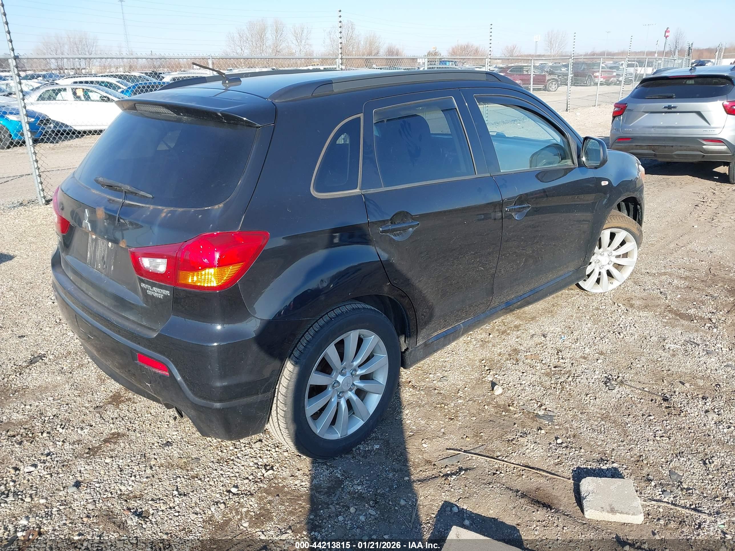 MITSUBISHI OUTLANDER image 4