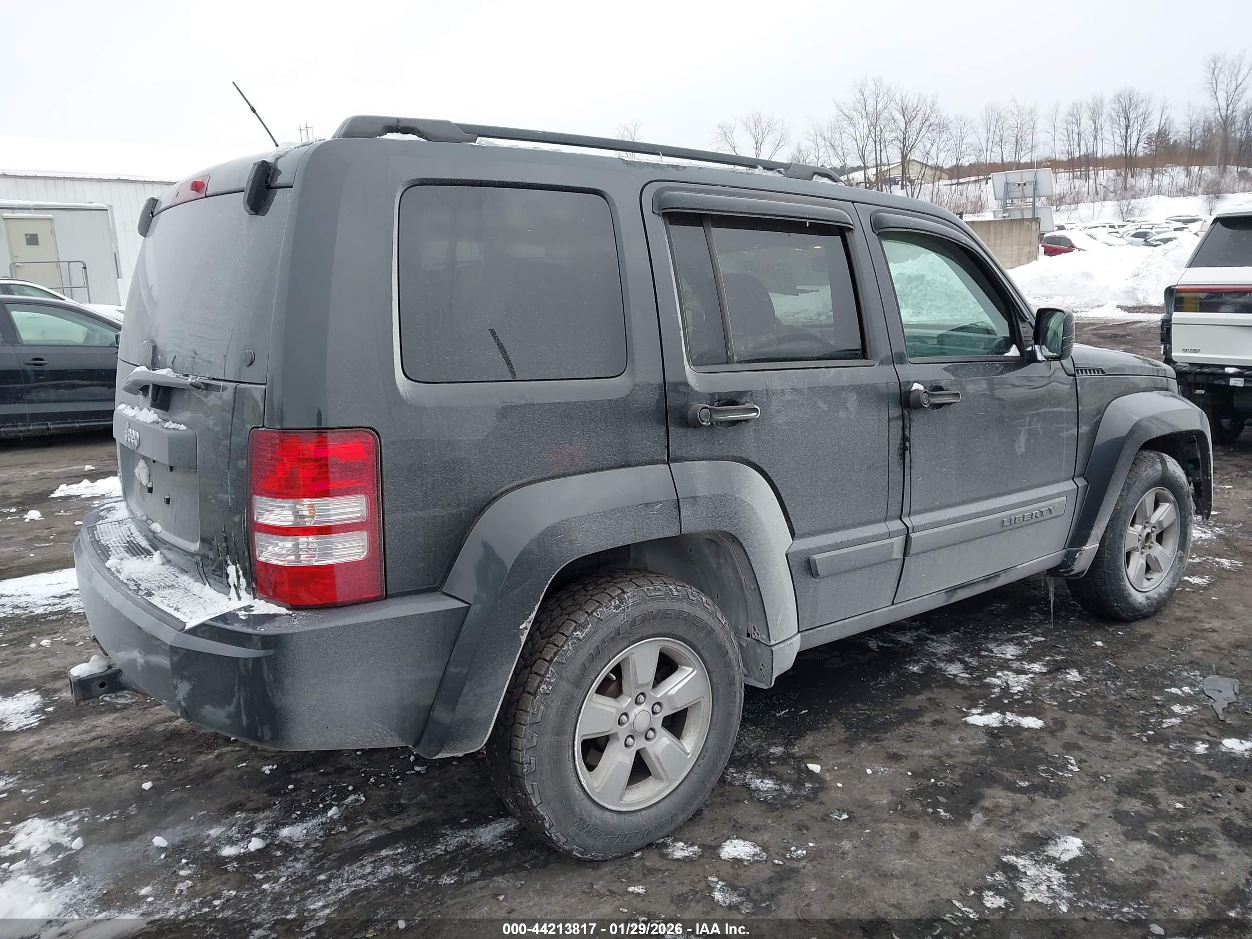 JEEP LIBERTY image 4