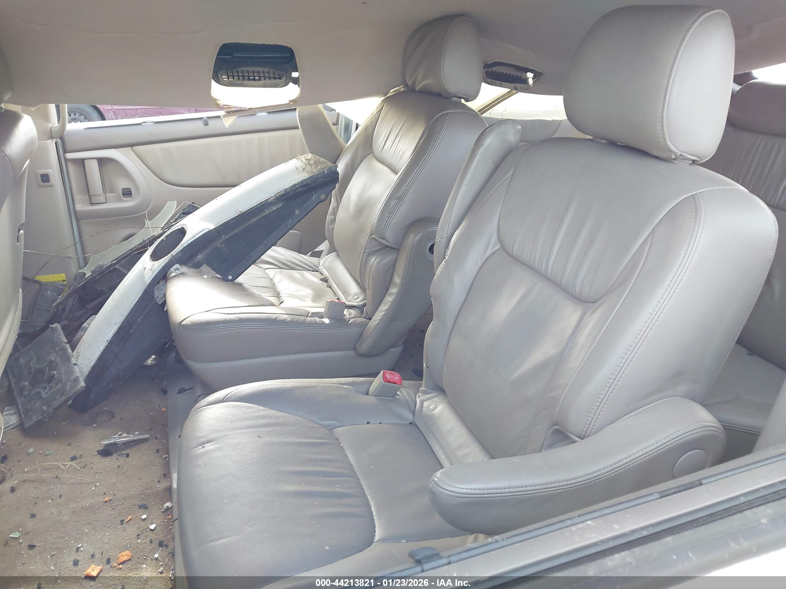 TOYOTA SIENNA image 8