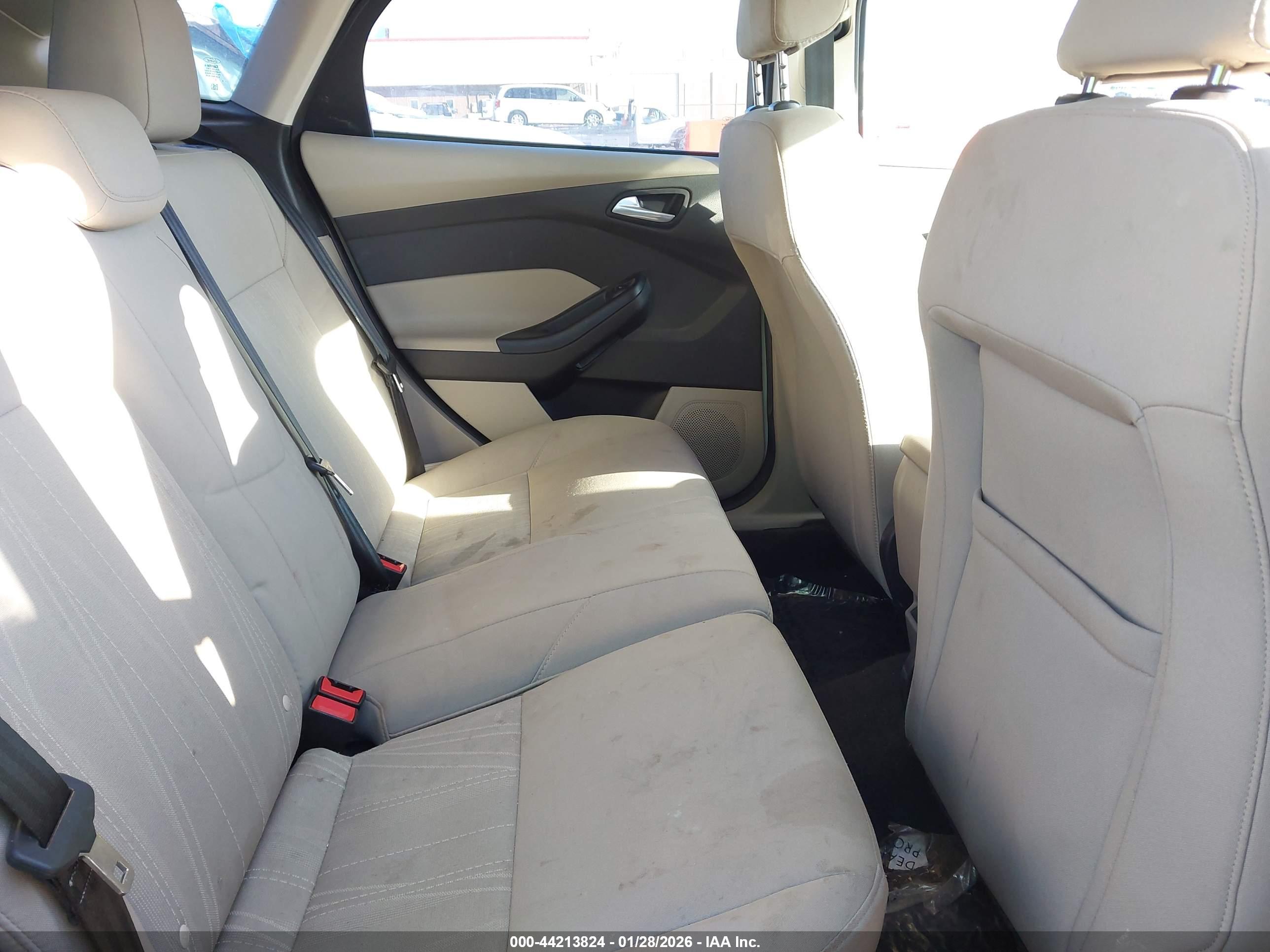 FORD FOCUS image 8