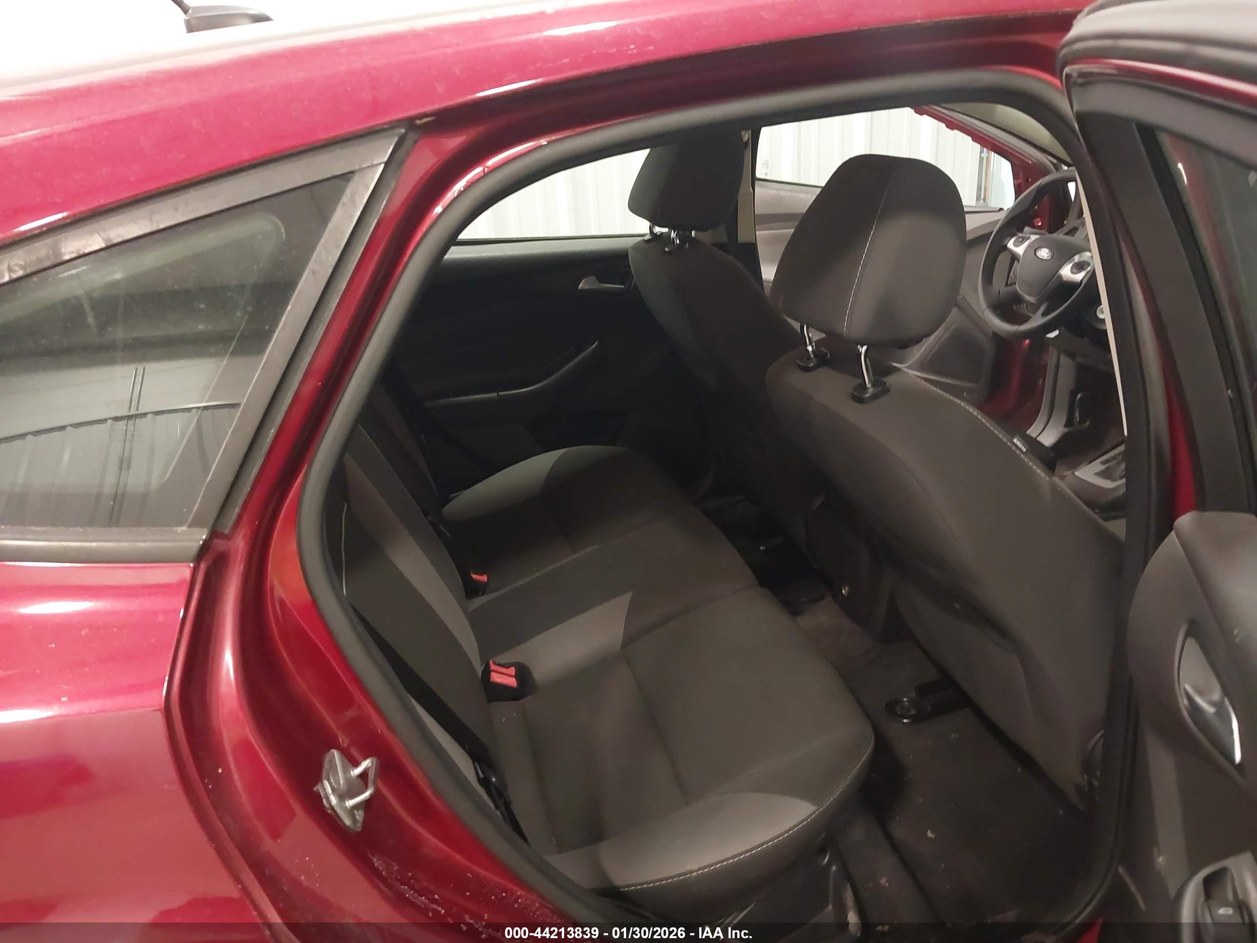 FORD FOCUS image 8