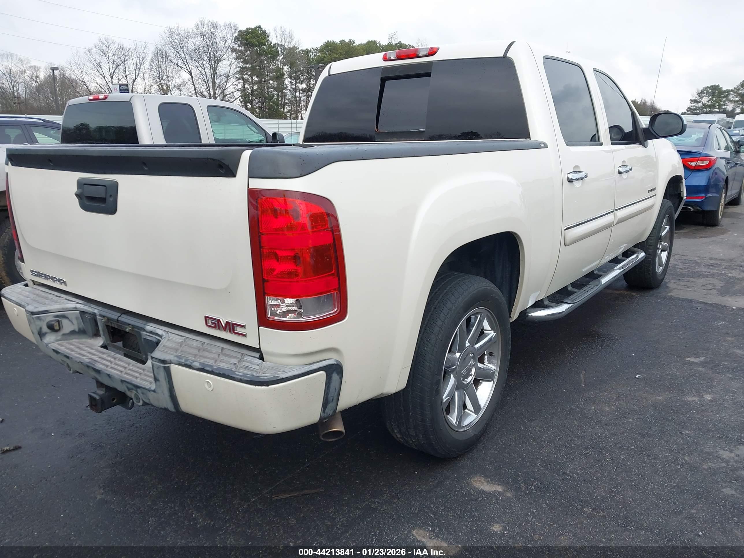 GMC SIERRA image 4