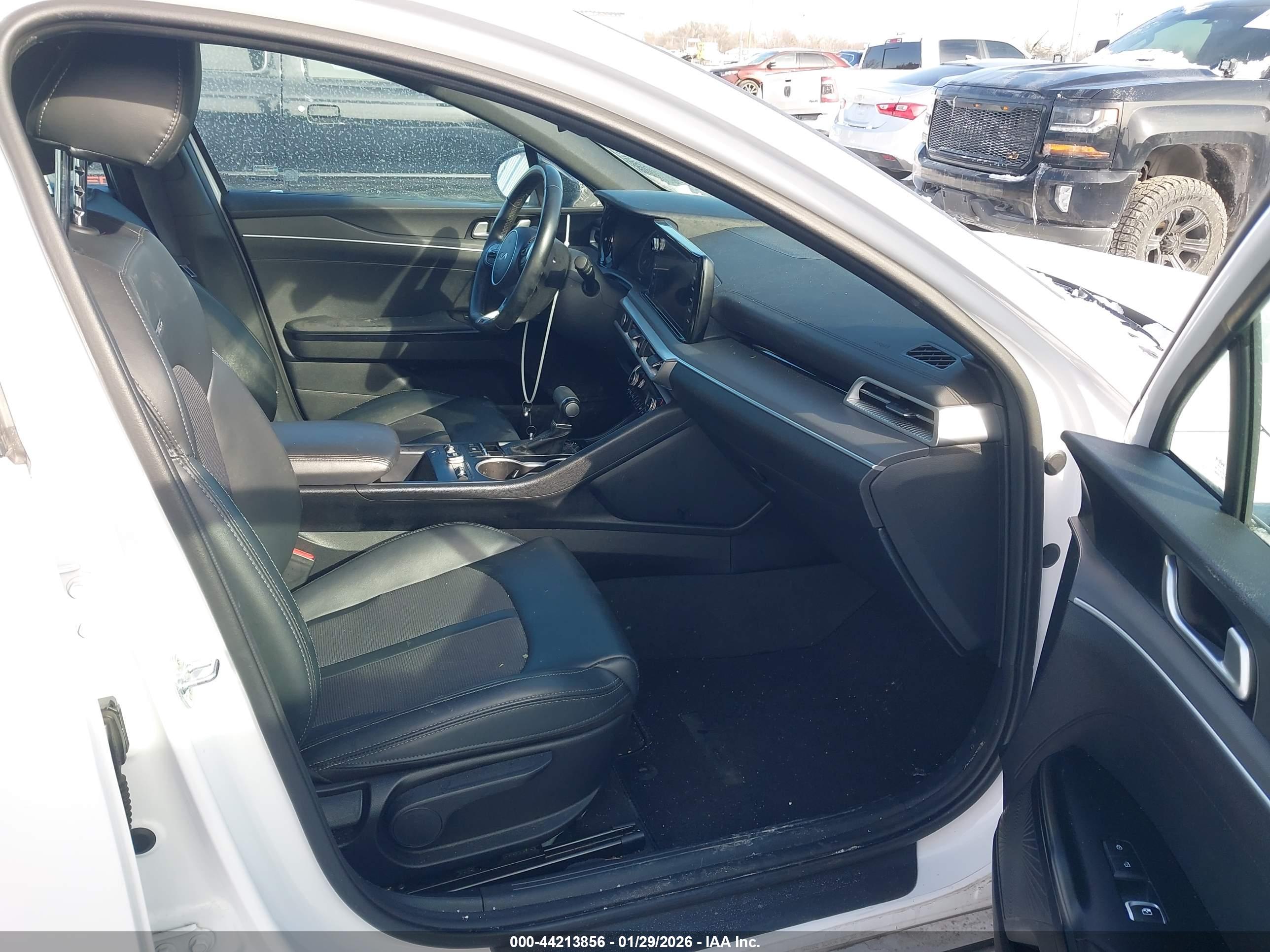 KIA K5 image 5