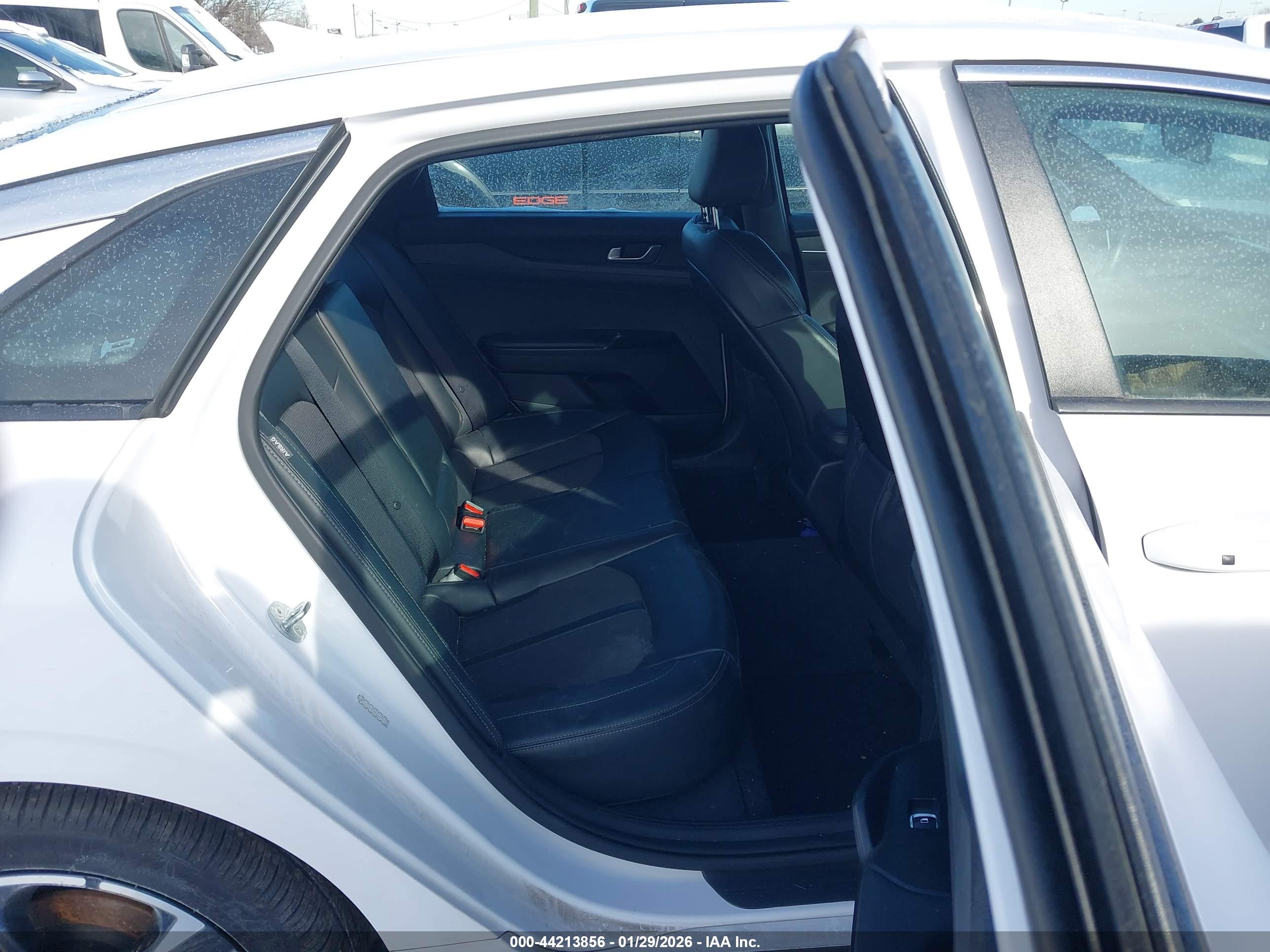 KIA K5 image 8