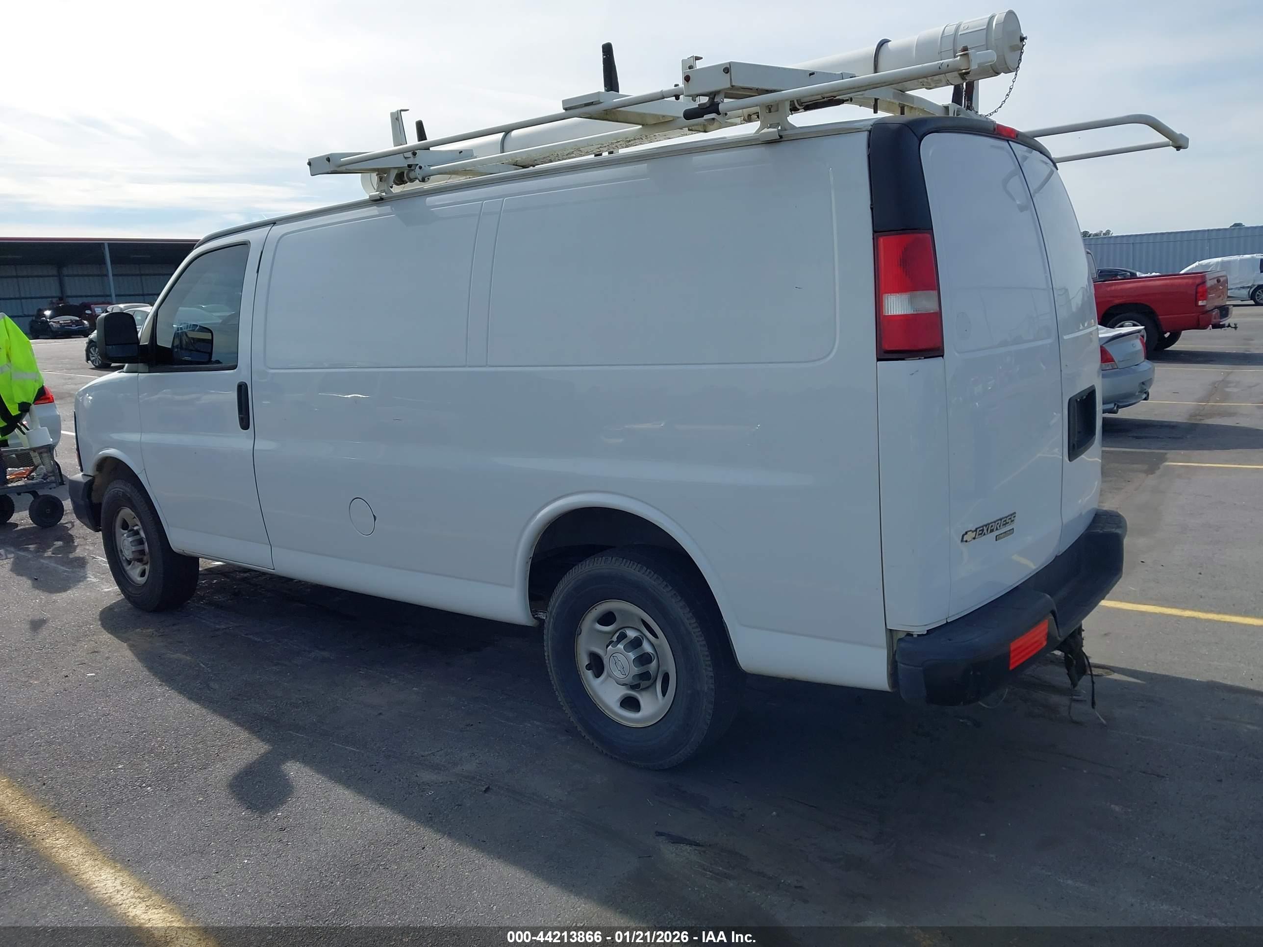CHEVROLET EXPRESS image 3