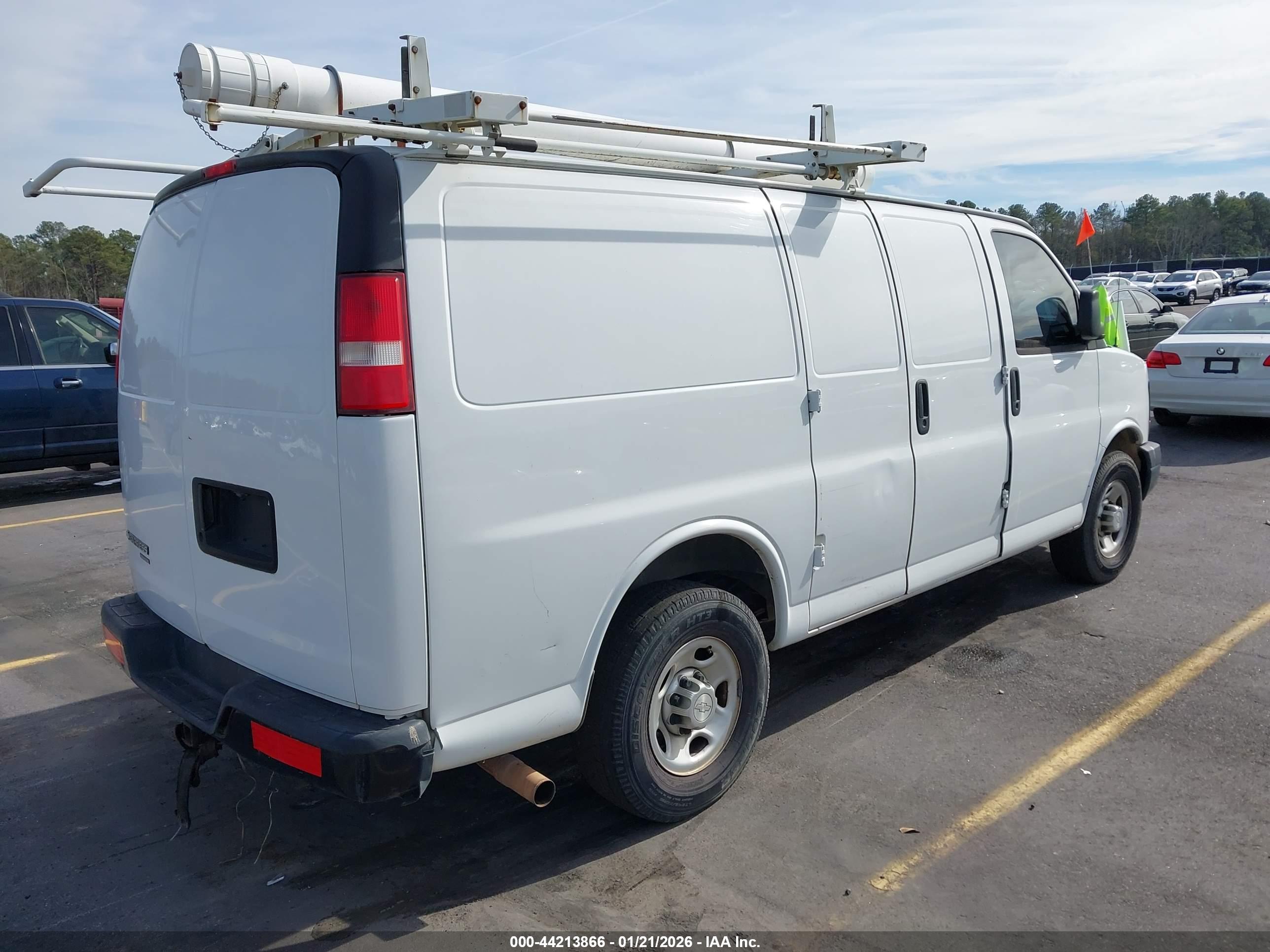 CHEVROLET EXPRESS image 4
