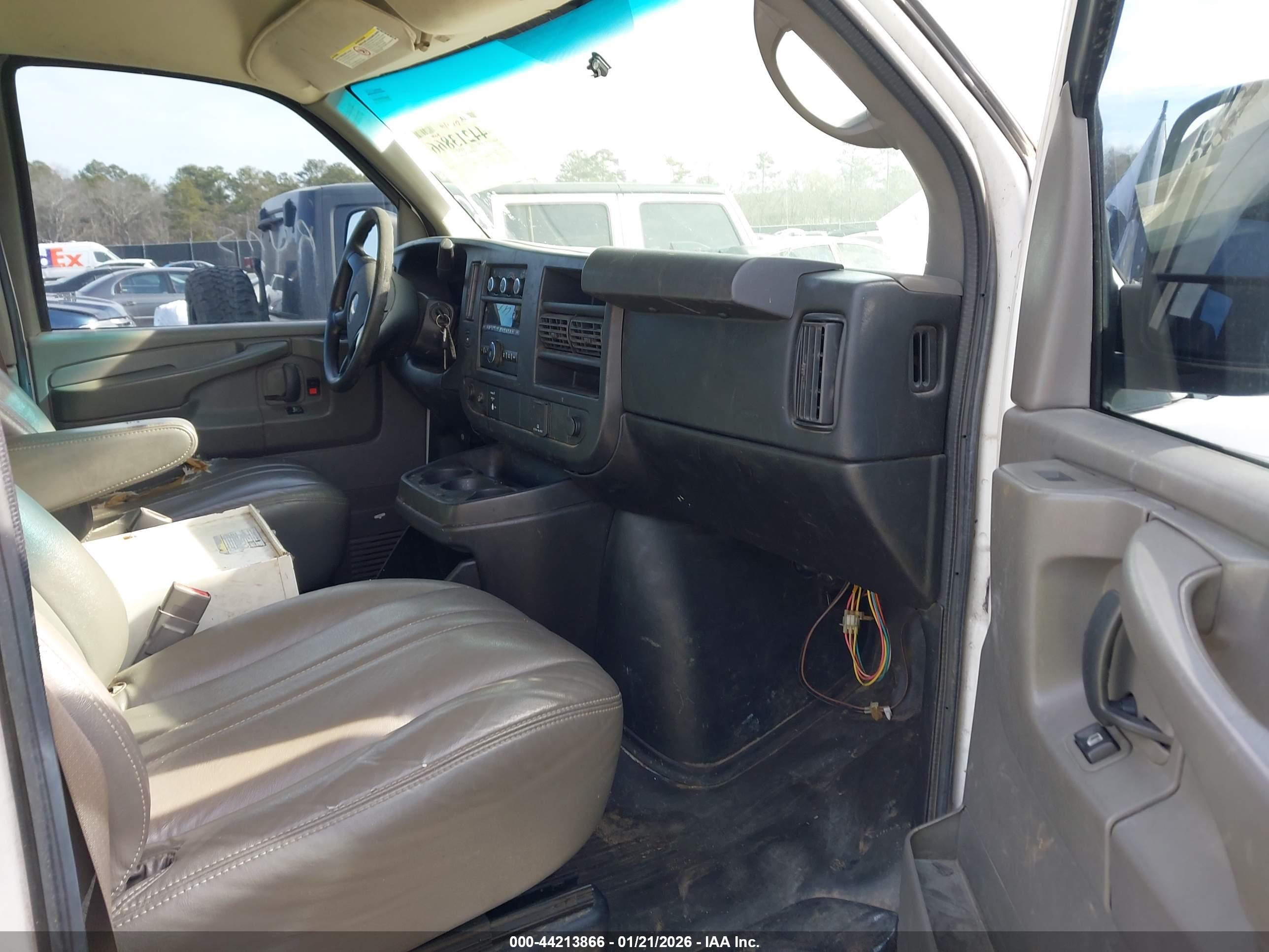CHEVROLET EXPRESS image 5