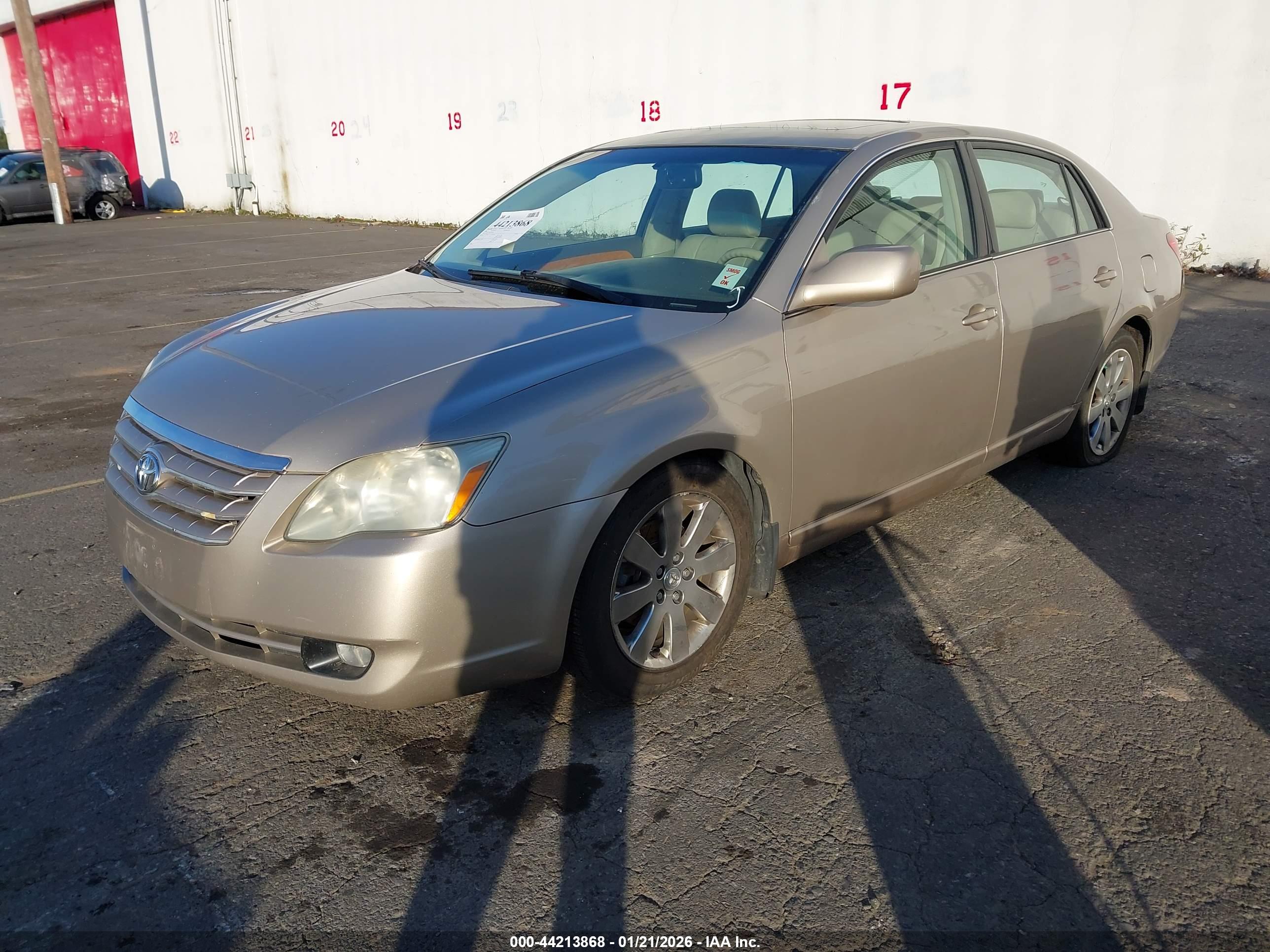 TOYOTA AVALON image 2