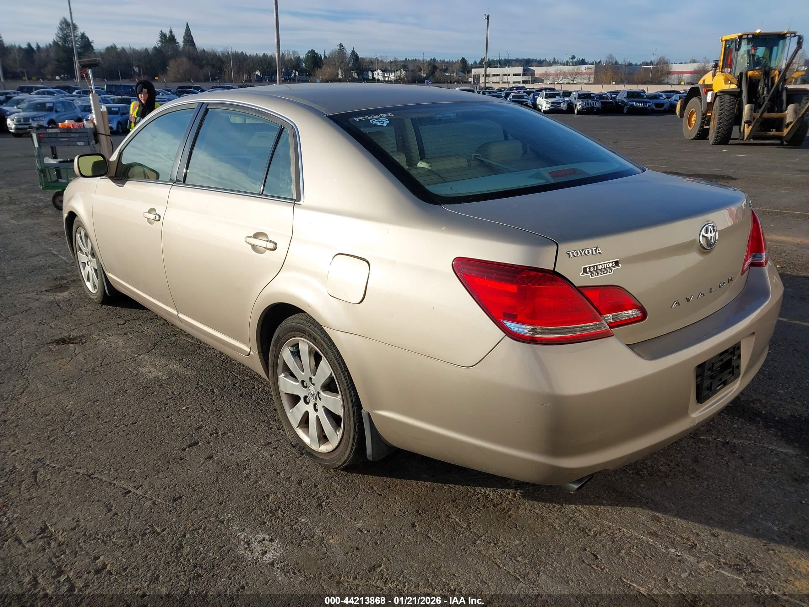 TOYOTA AVALON image 3