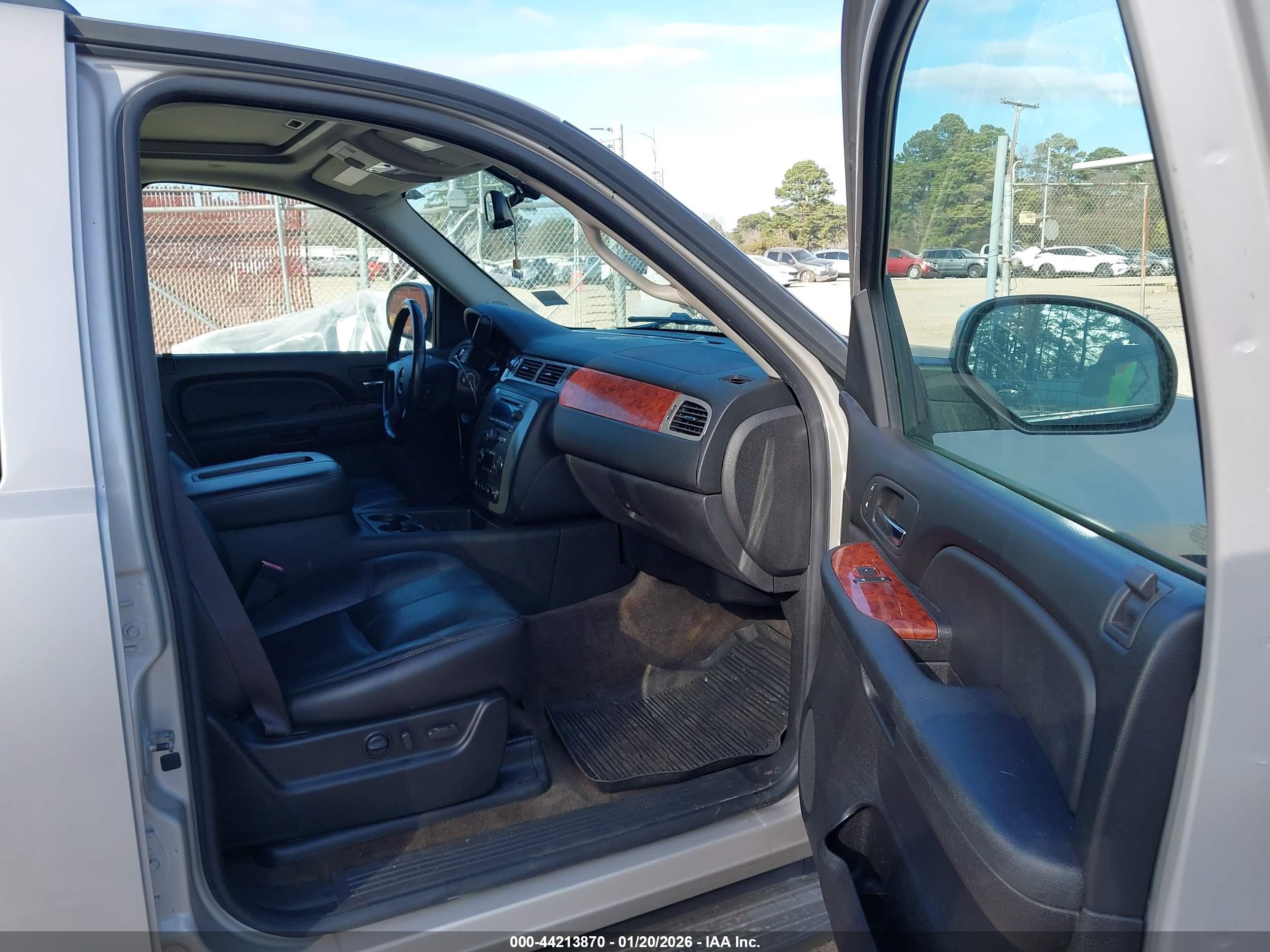 GMC YUKON image 5