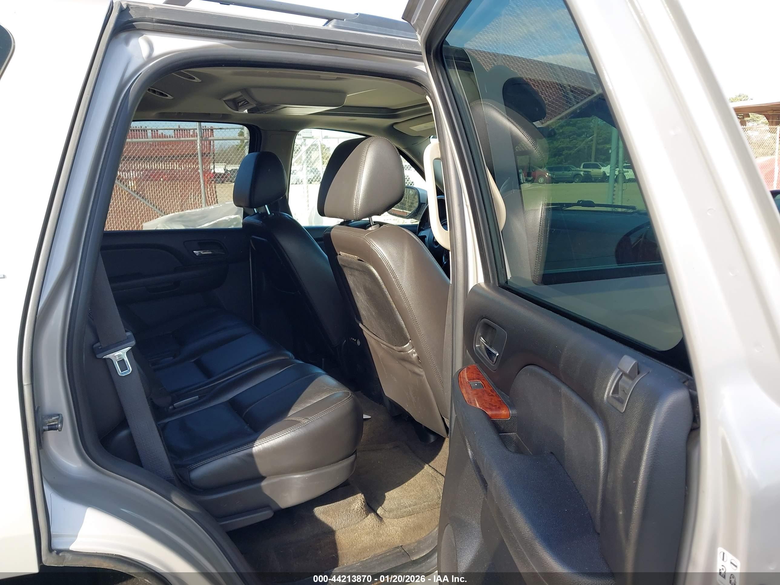 GMC YUKON image 8