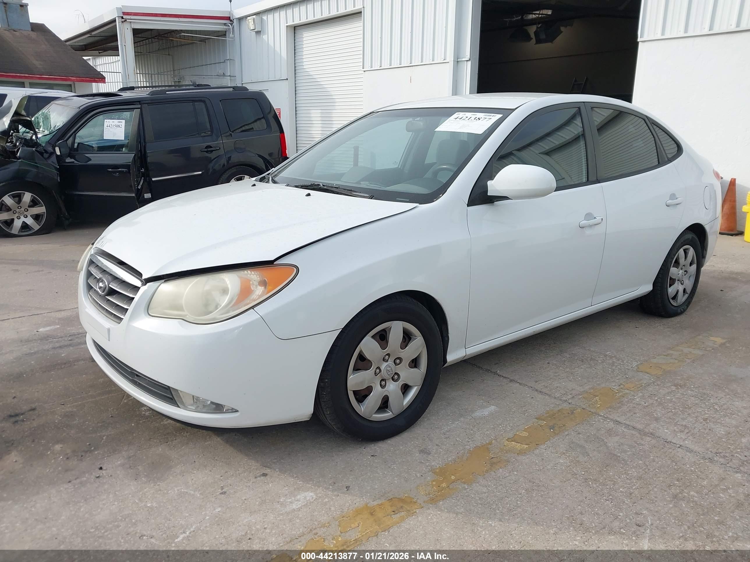 HYUNDAI ELANTRA image 2