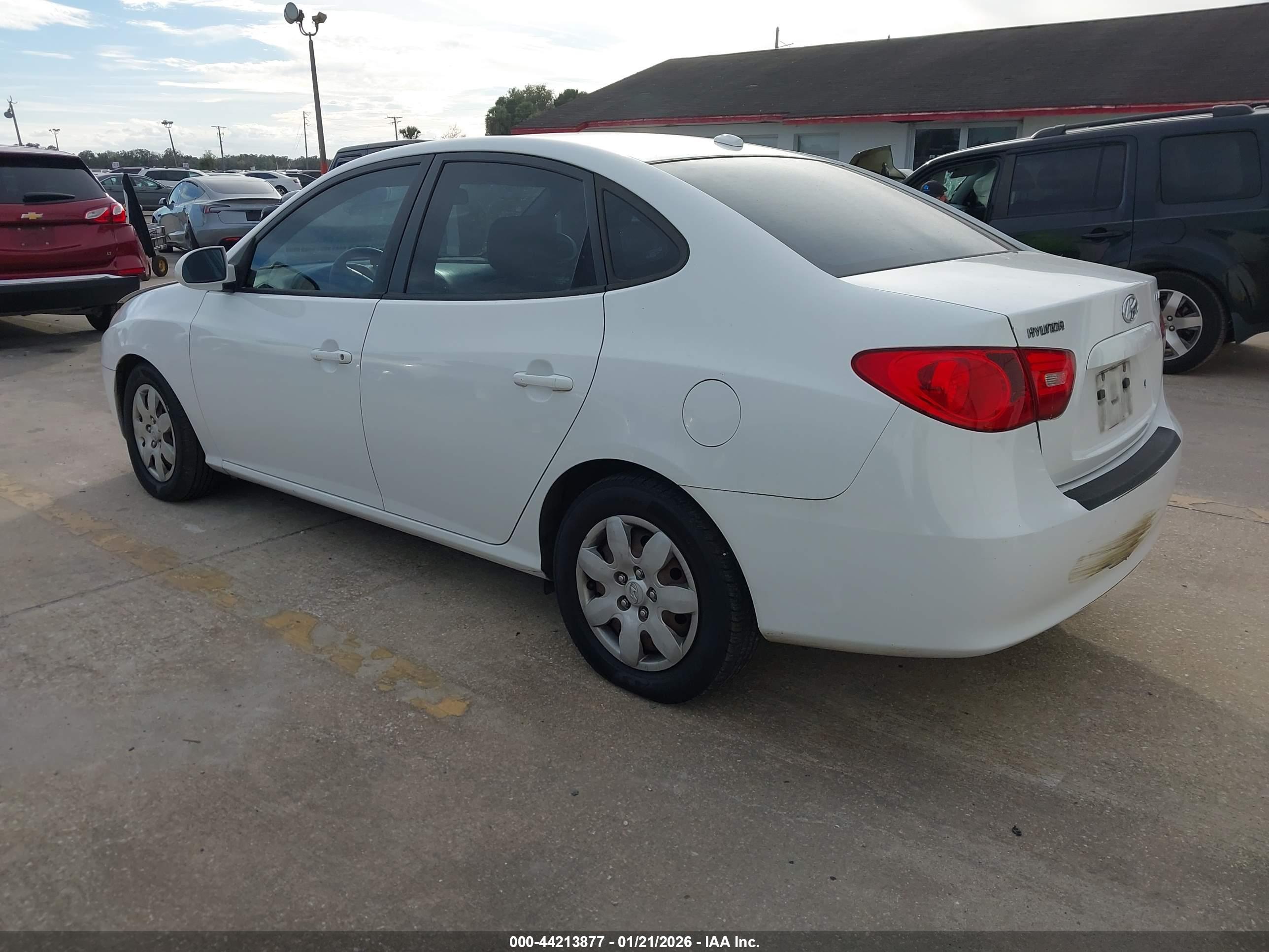 HYUNDAI ELANTRA image 3
