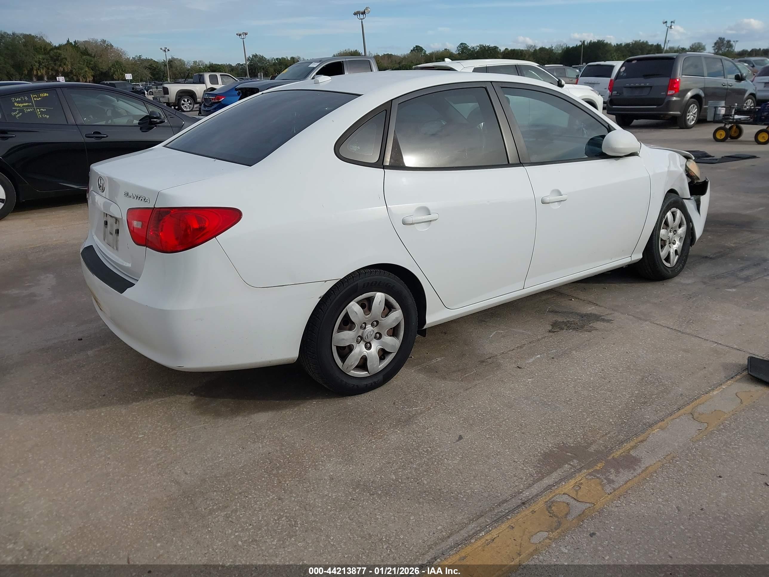HYUNDAI ELANTRA image 4