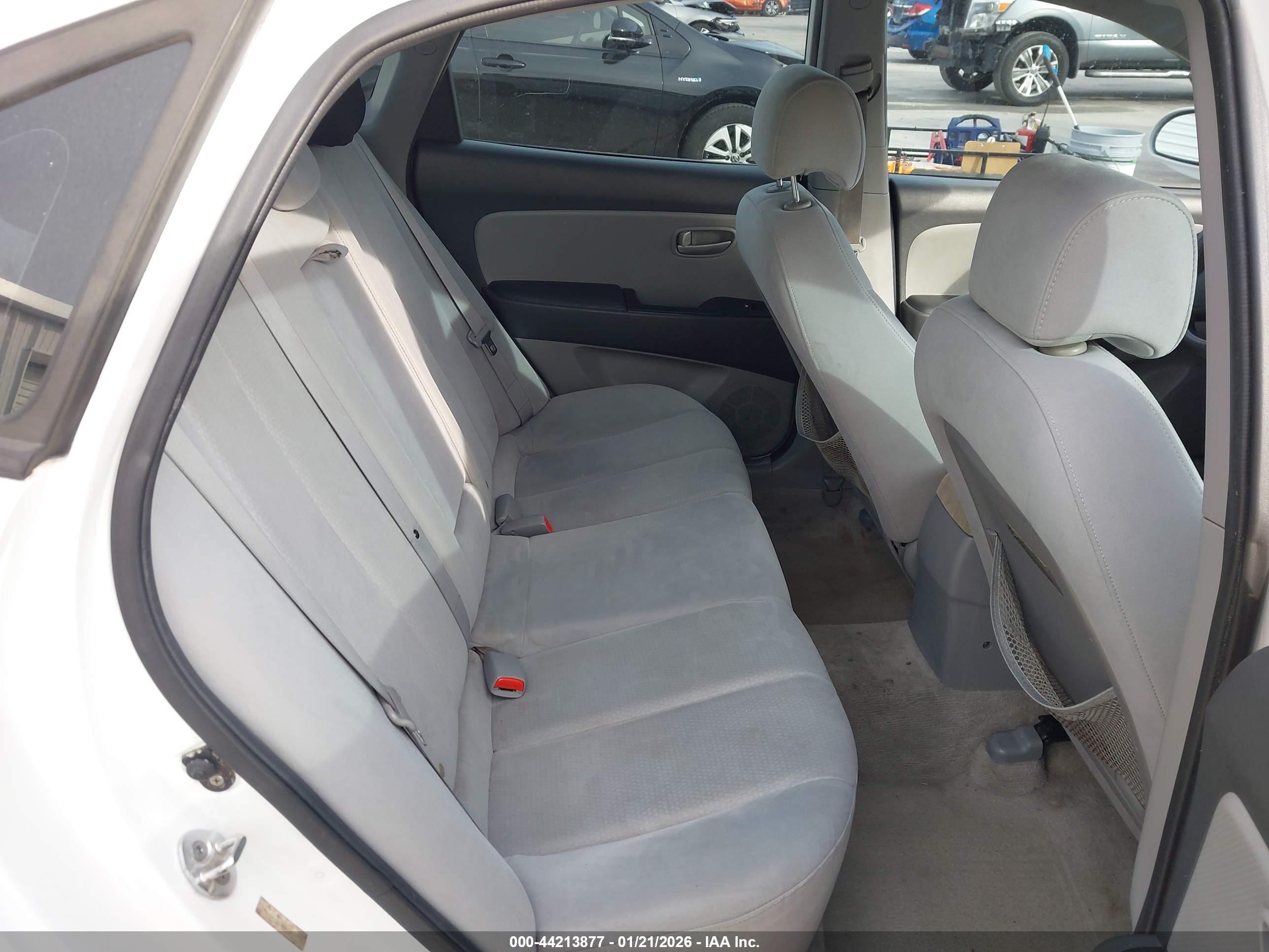 HYUNDAI ELANTRA image 8