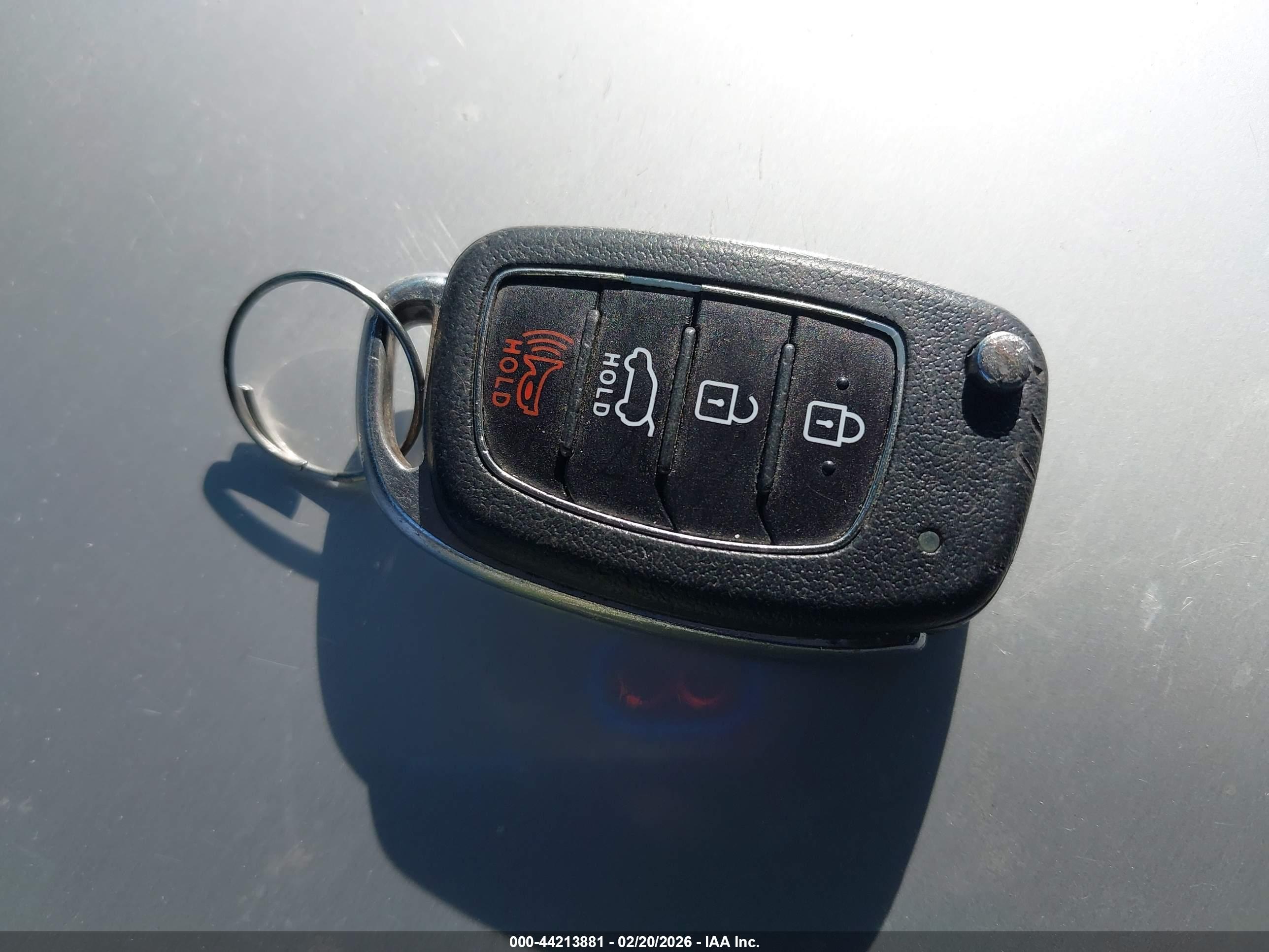 HYUNDAI TUCSON image 11