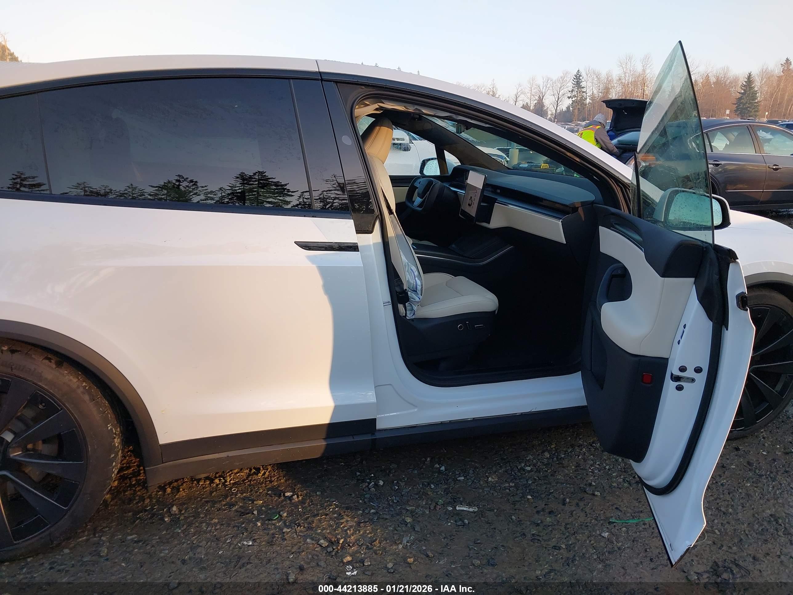 TESLA MODEL image 5