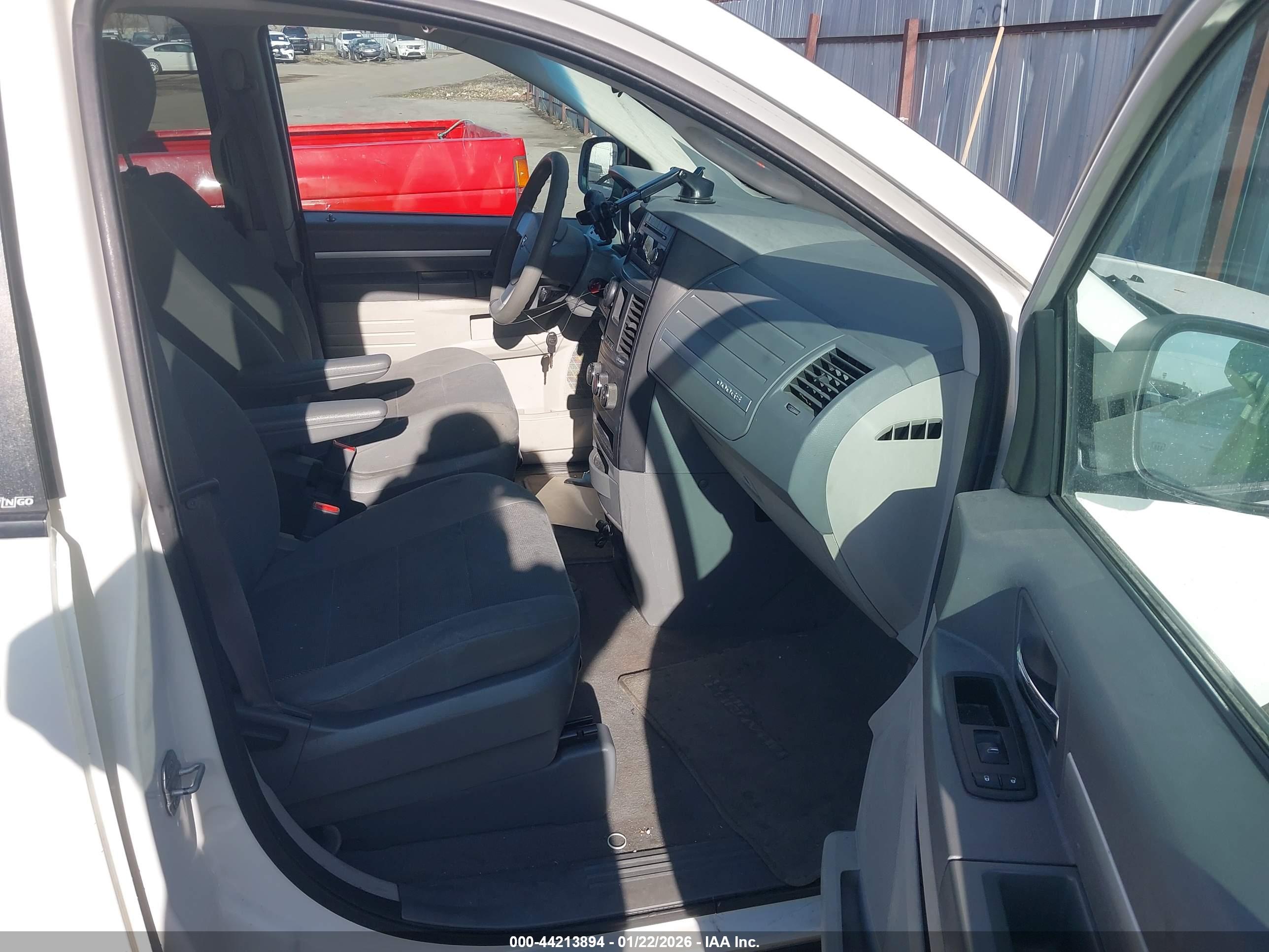 DODGE GRAND image 5