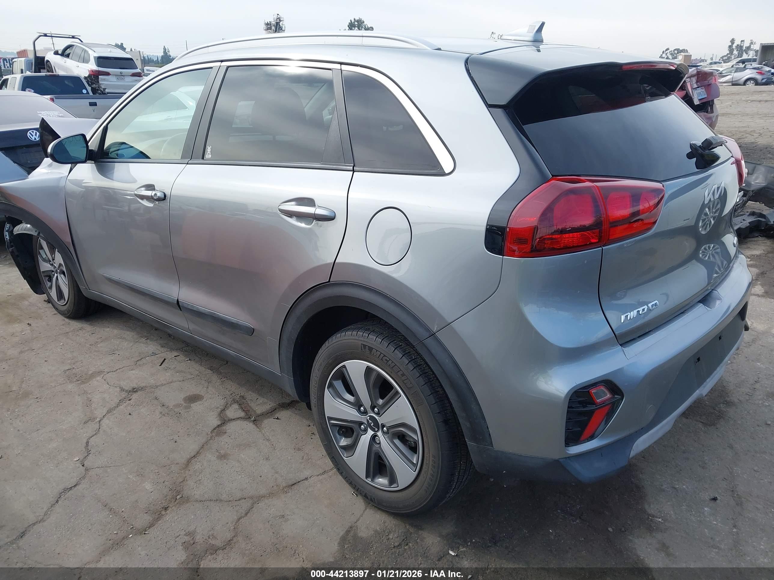 KIA NIRO image 3