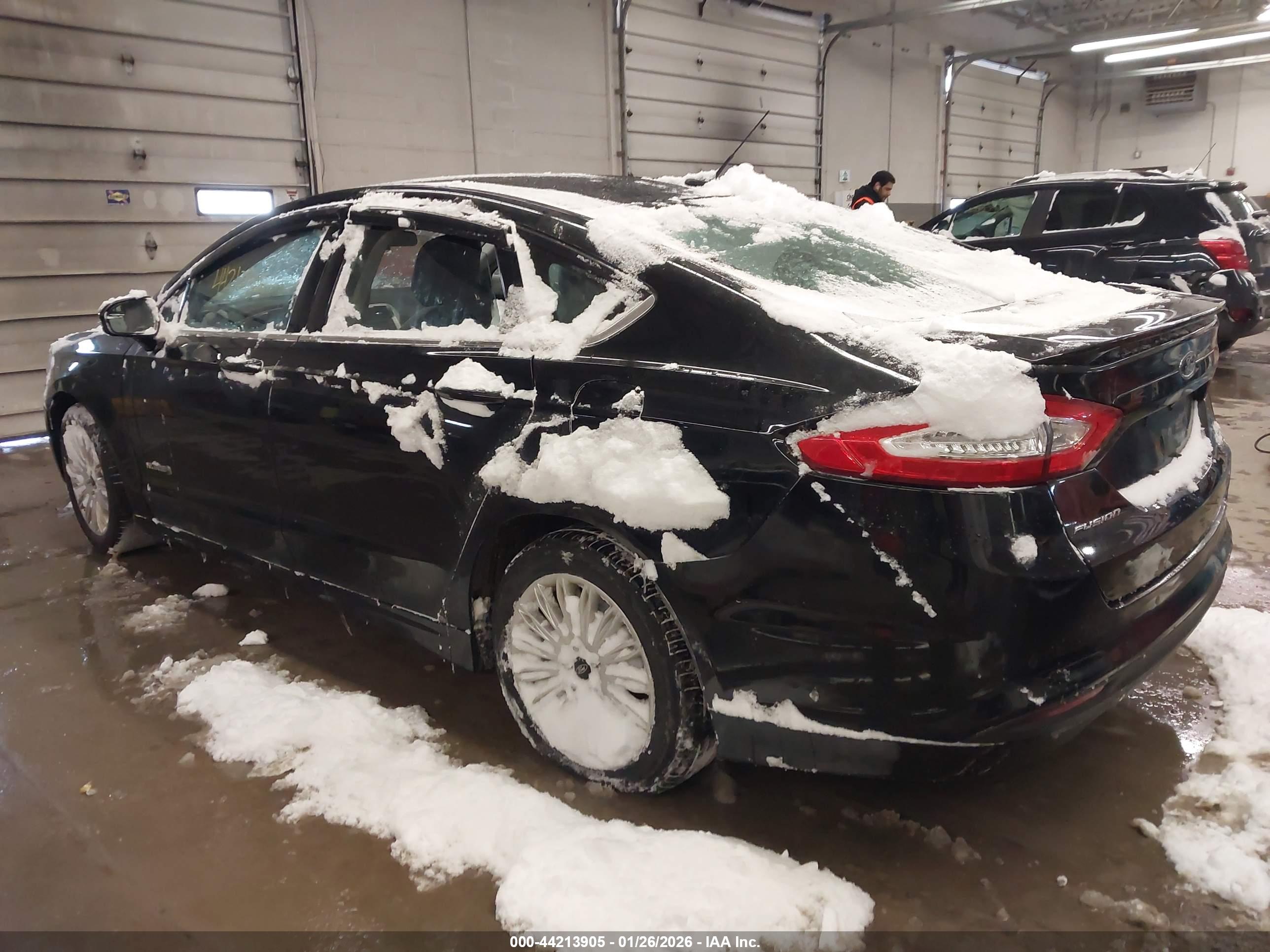 FORD FUSION image 3