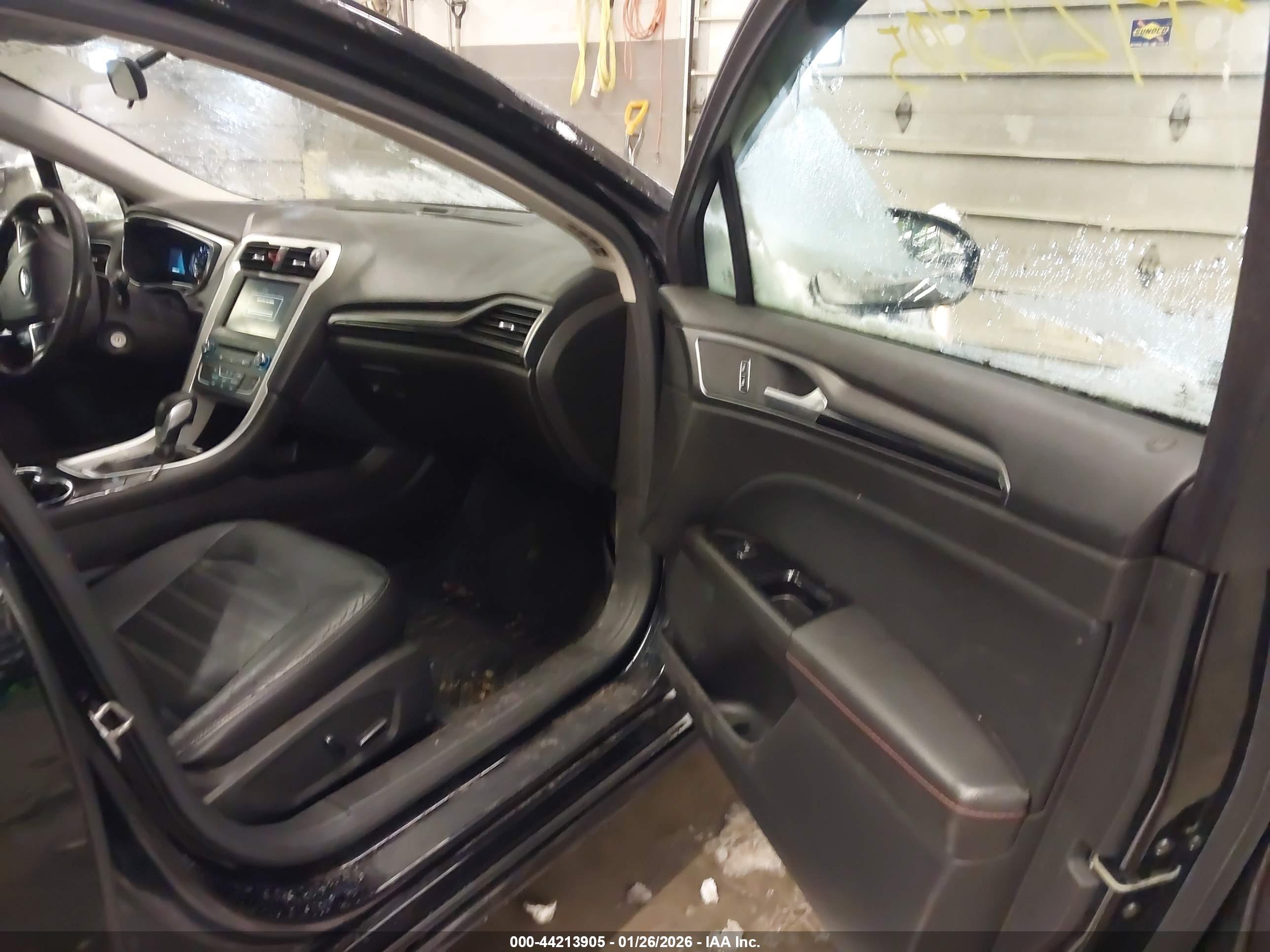 FORD FUSION image 5