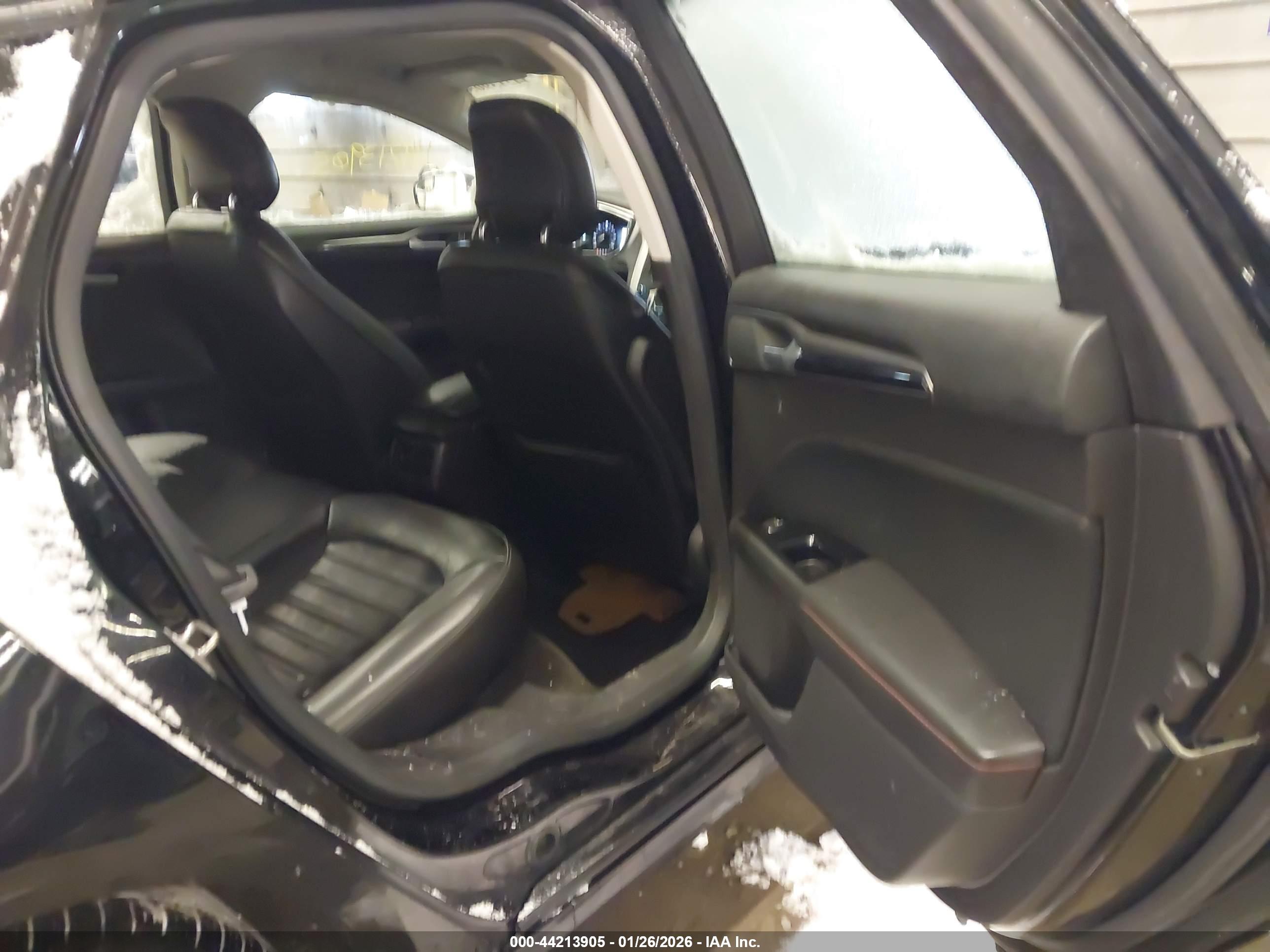 FORD FUSION image 8
