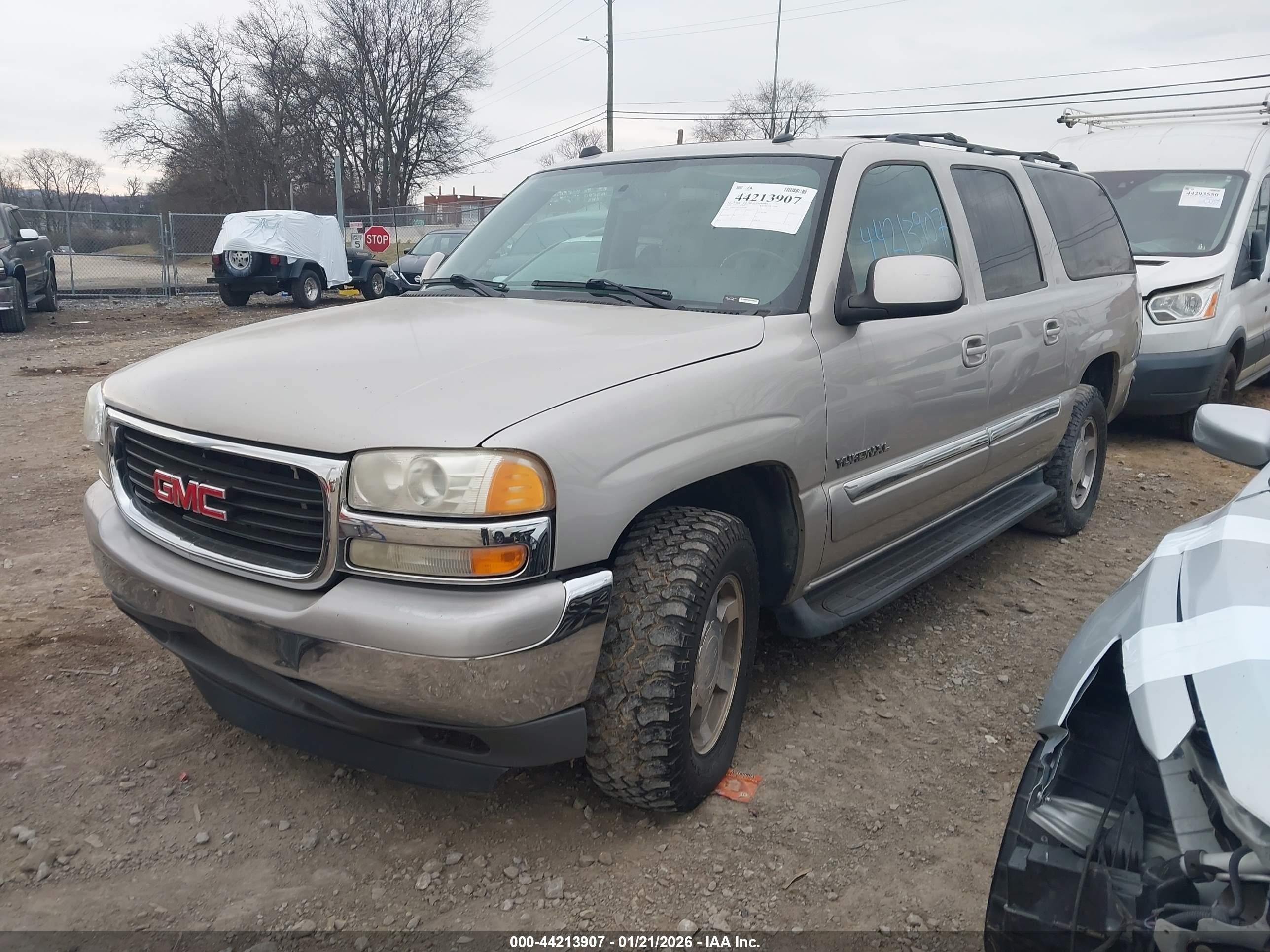 GMC YUKON image 2