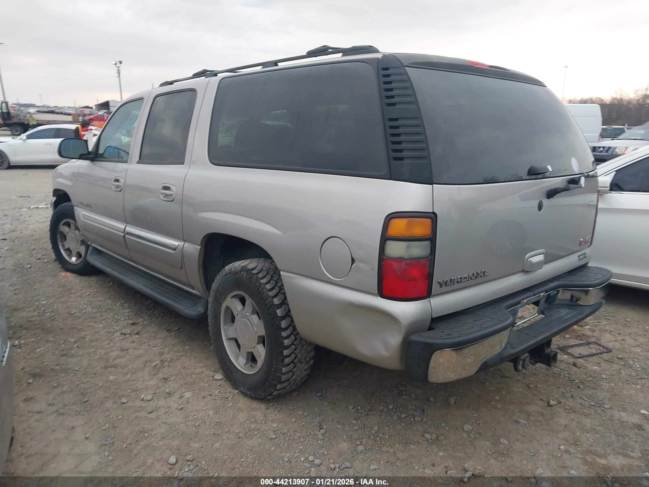 GMC YUKON image 3