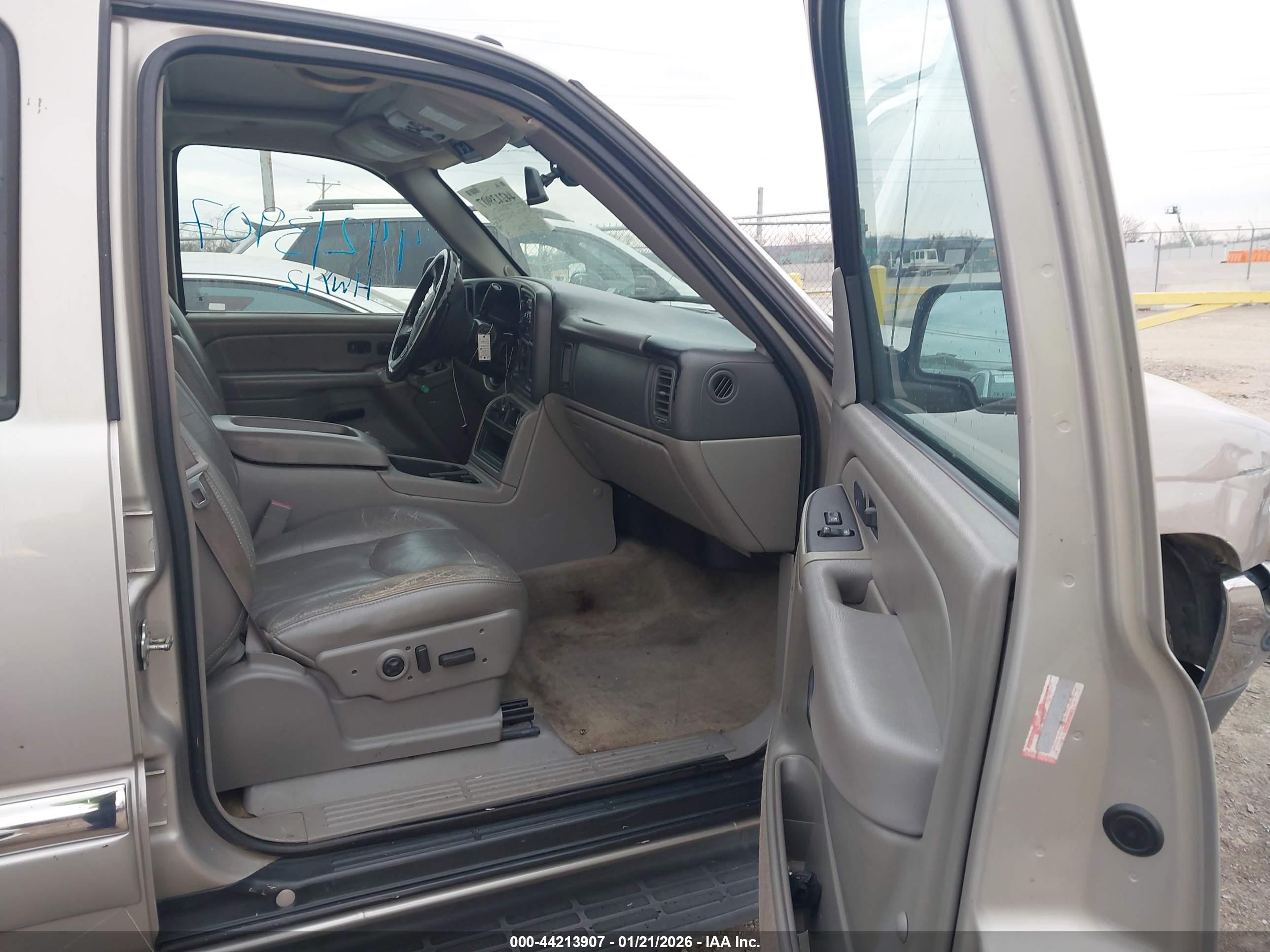 GMC YUKON image 5
