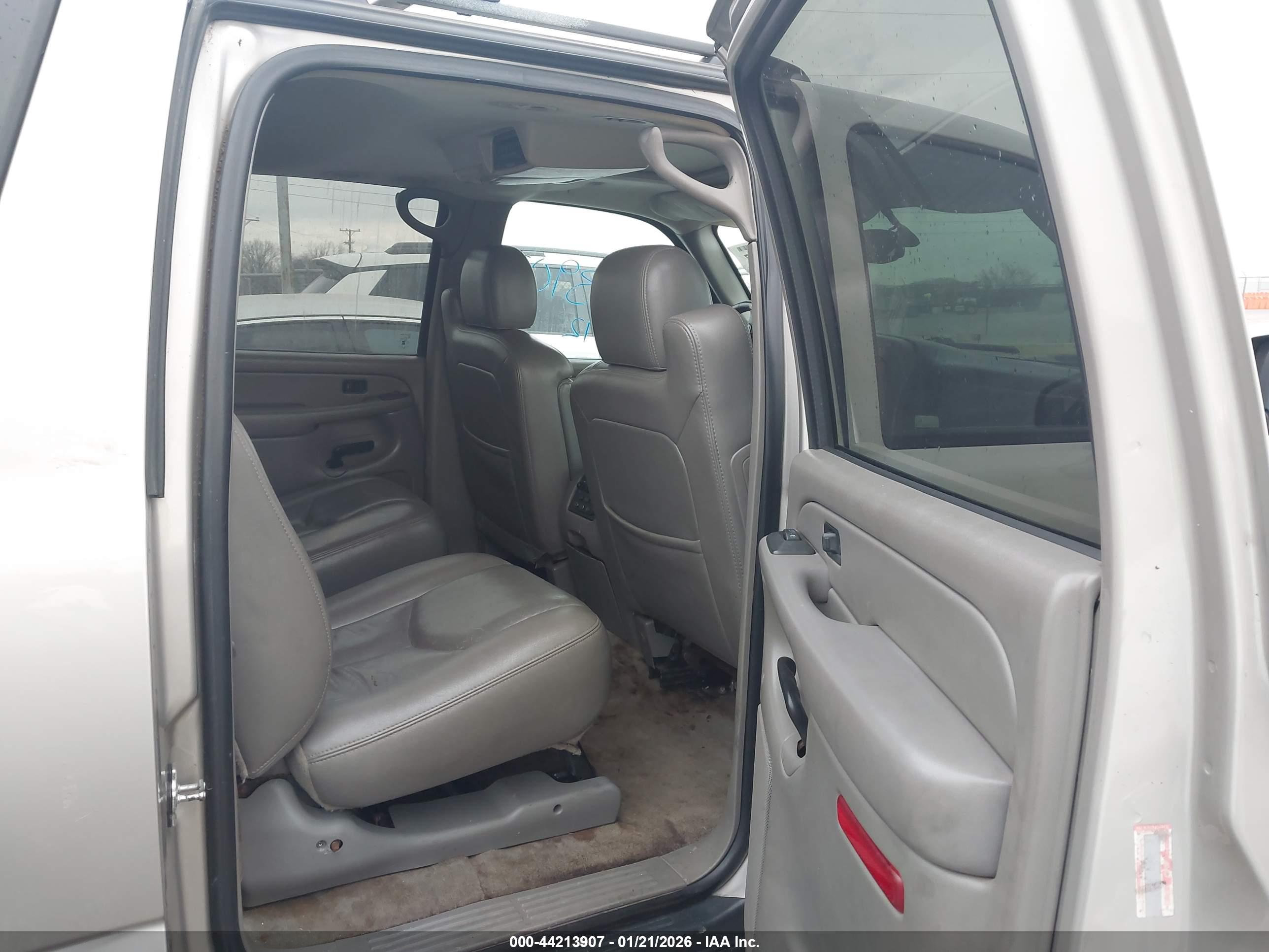 GMC YUKON image 8