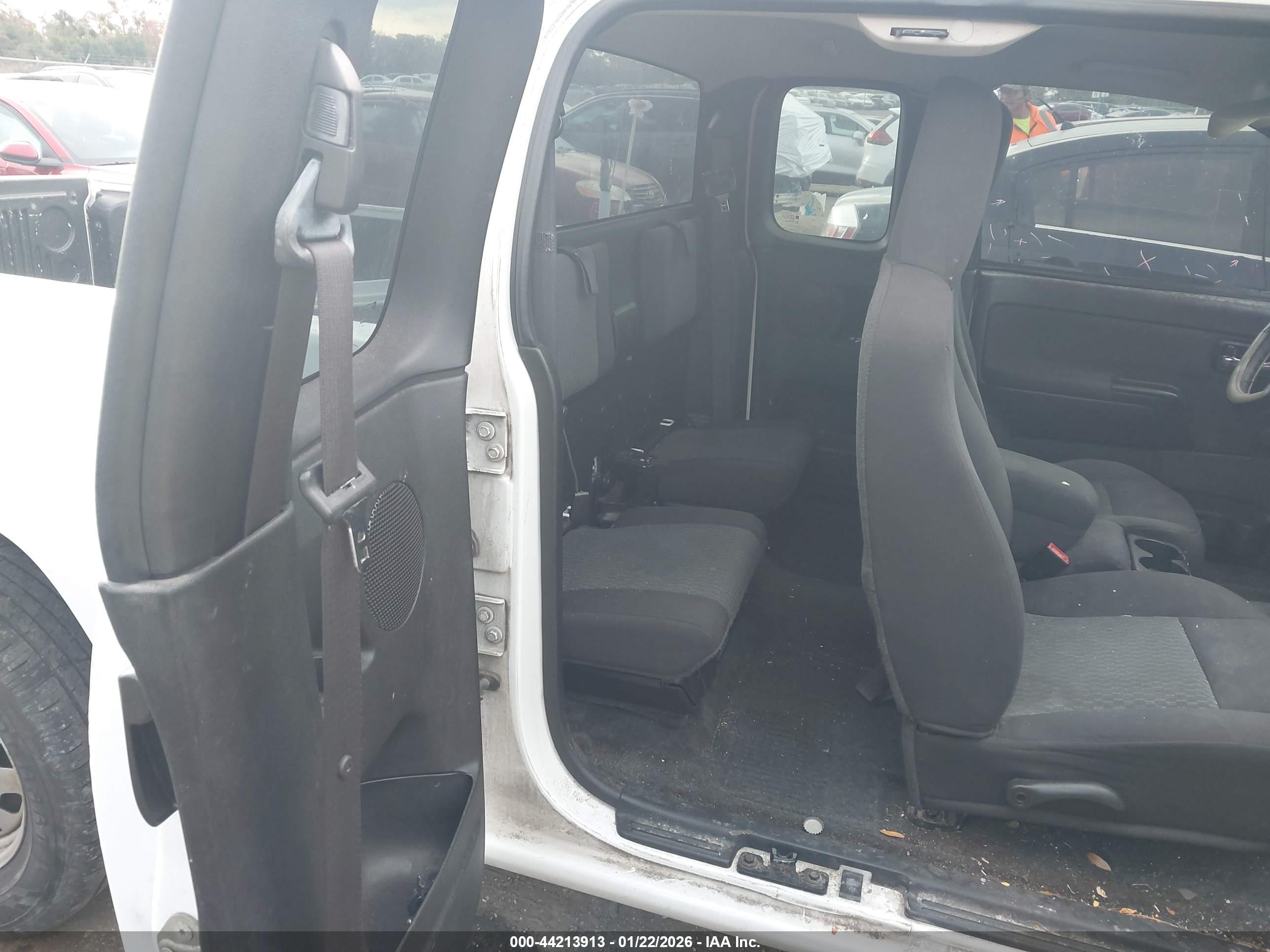 GMC CANYON image 8