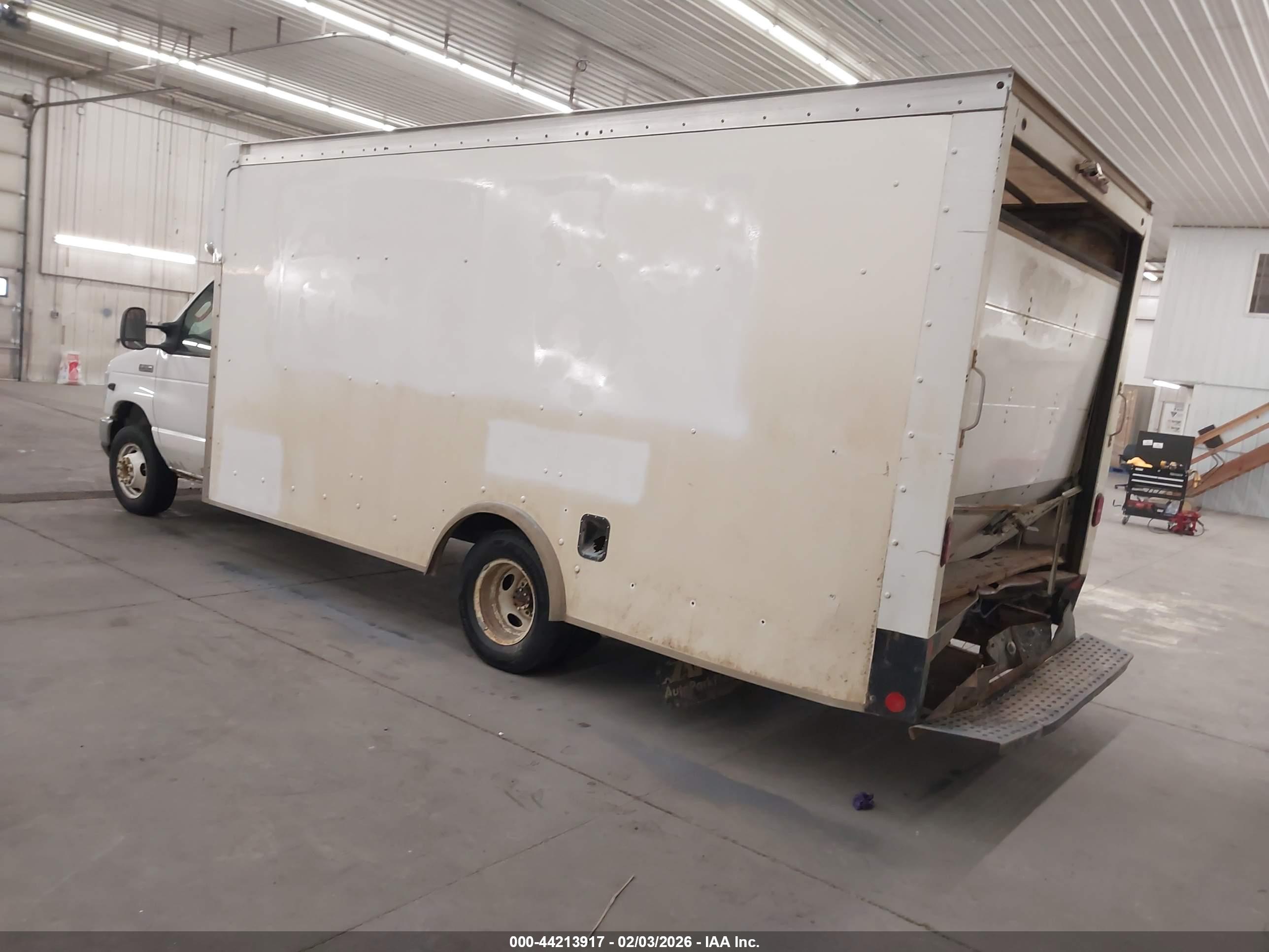 FORD E-350 image 3