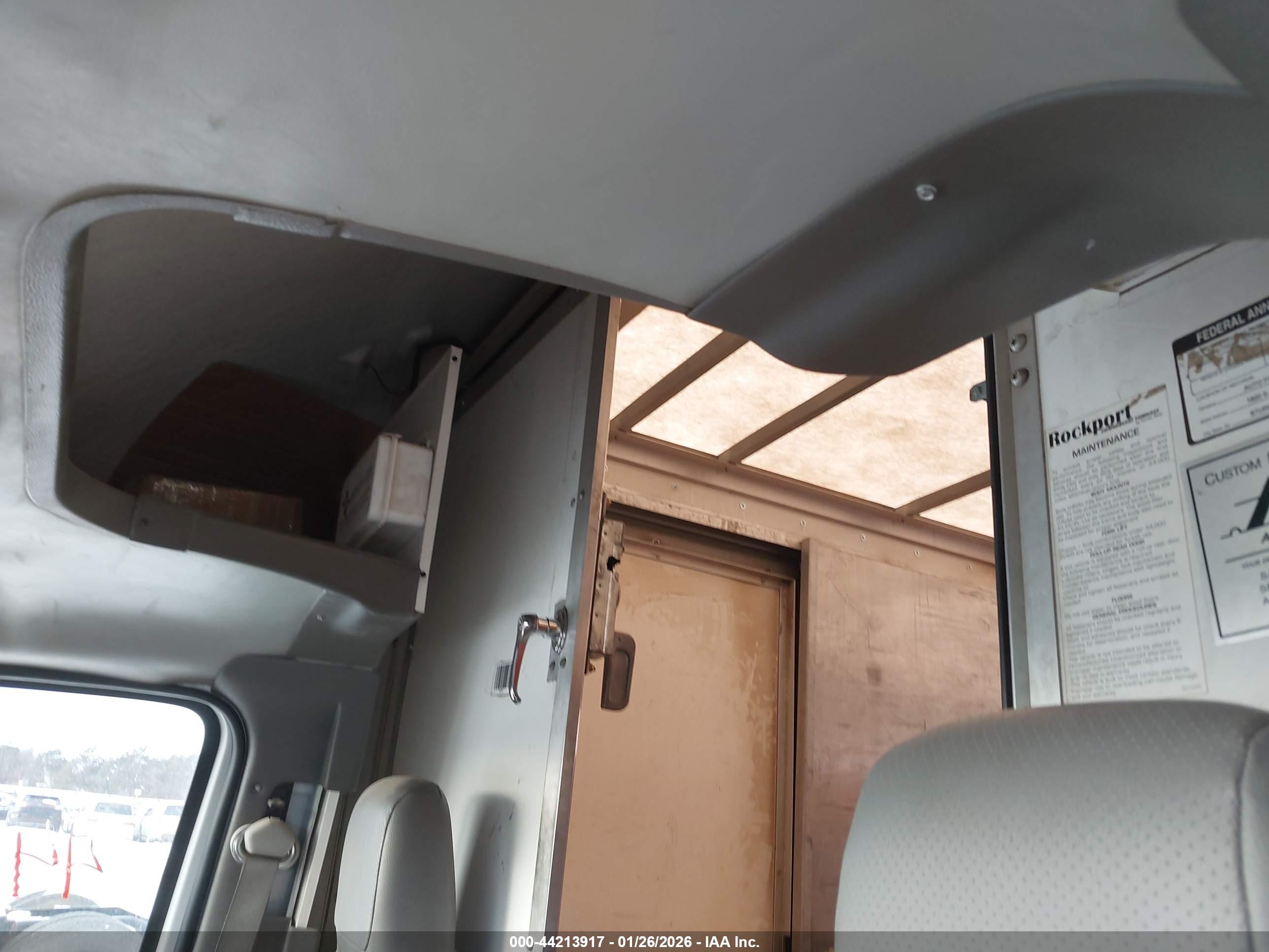 FORD E-350 image 7