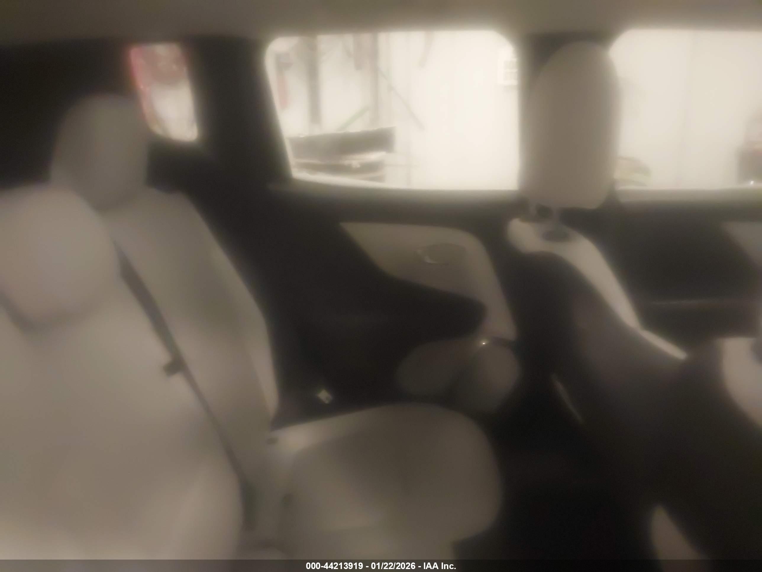 JEEP RENEGADE image 8