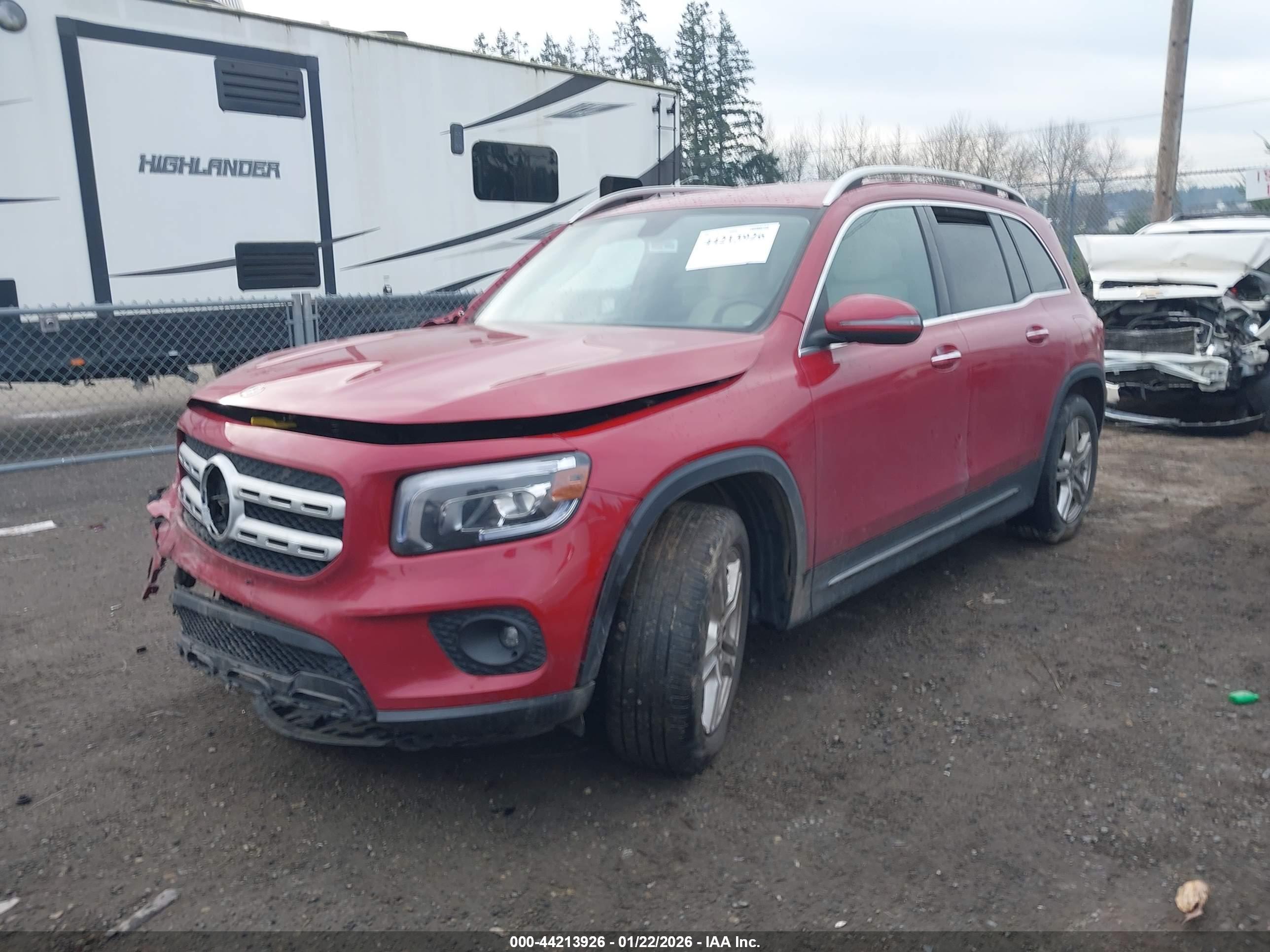 MERCEDES-BENZ GLB image 2