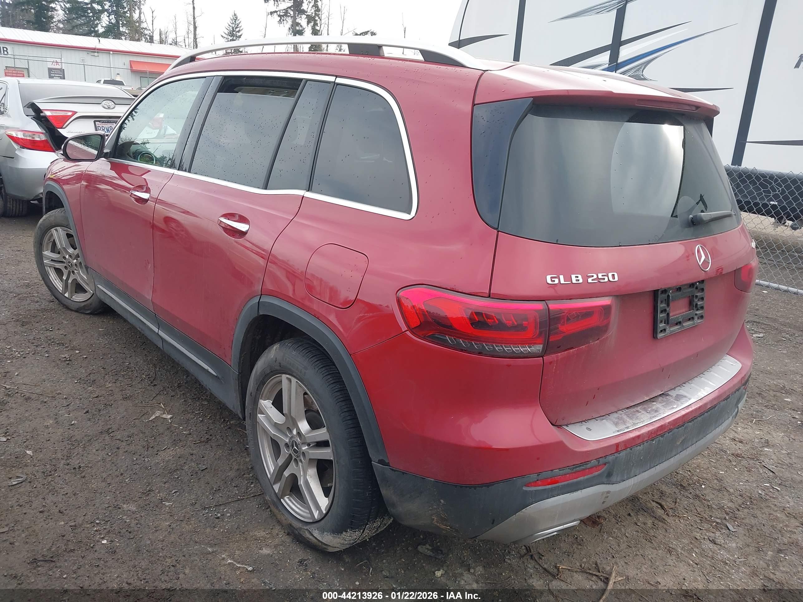 MERCEDES-BENZ GLB image 3