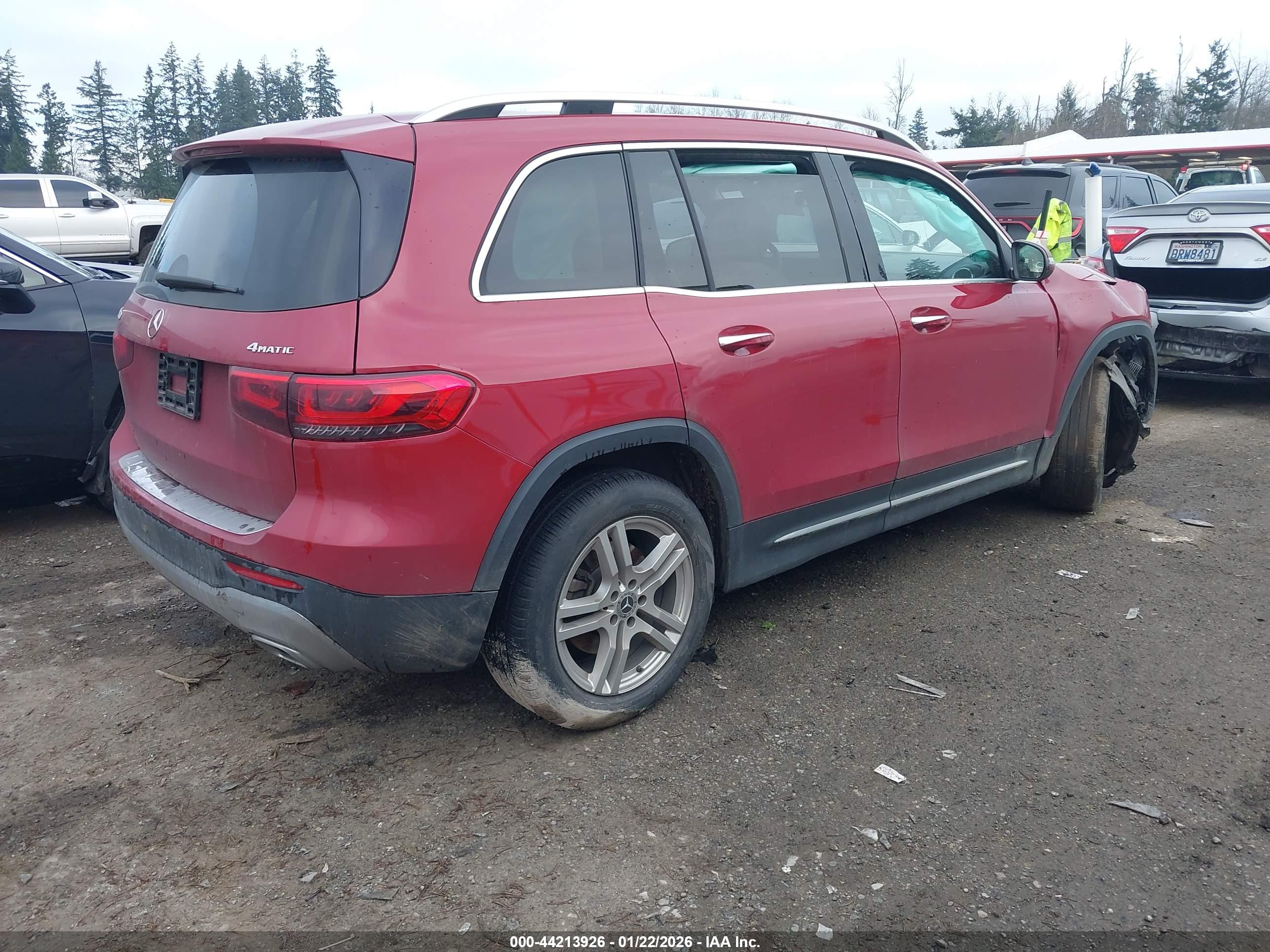 MERCEDES-BENZ GLB image 4