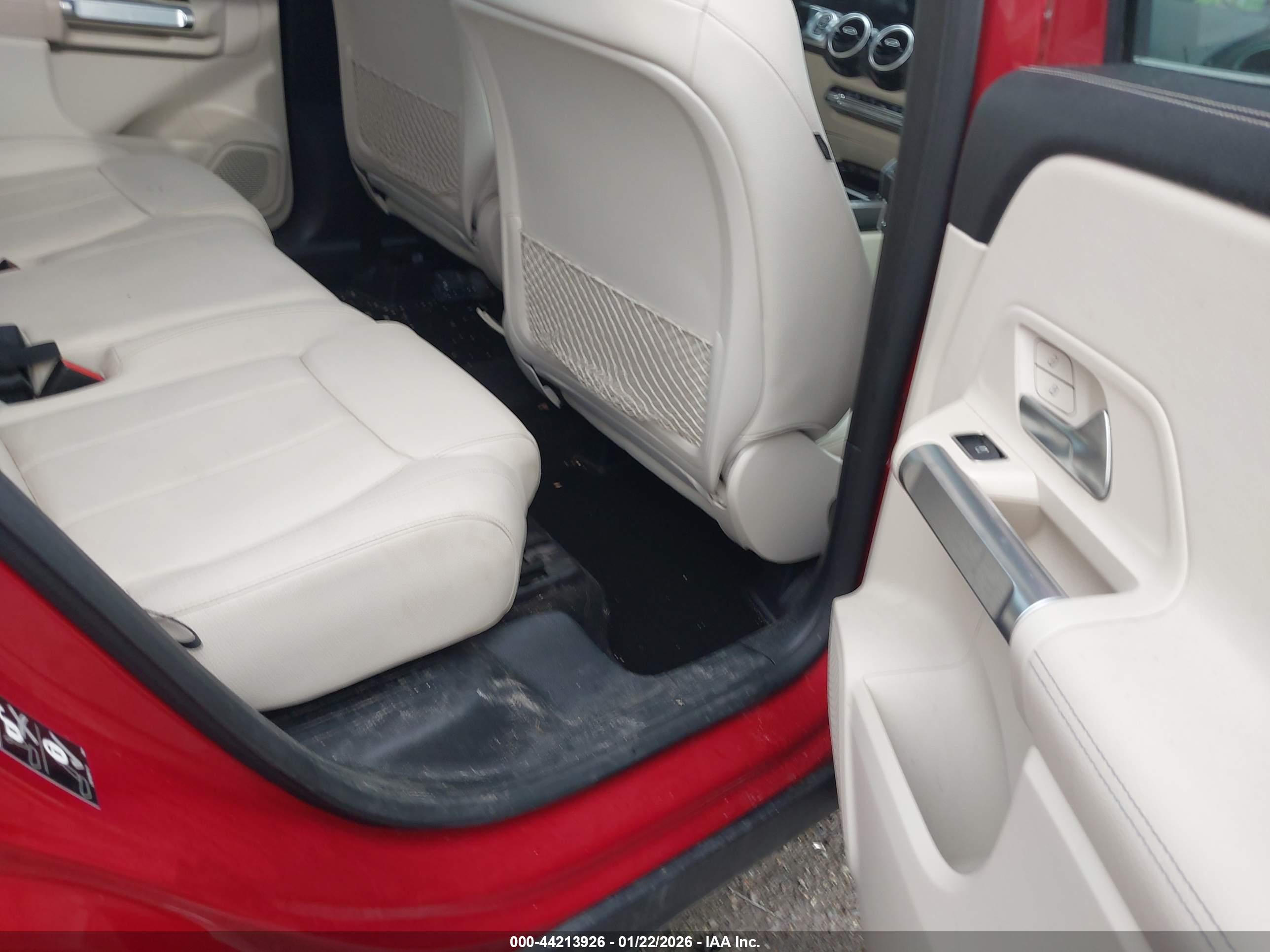MERCEDES-BENZ GLB image 8