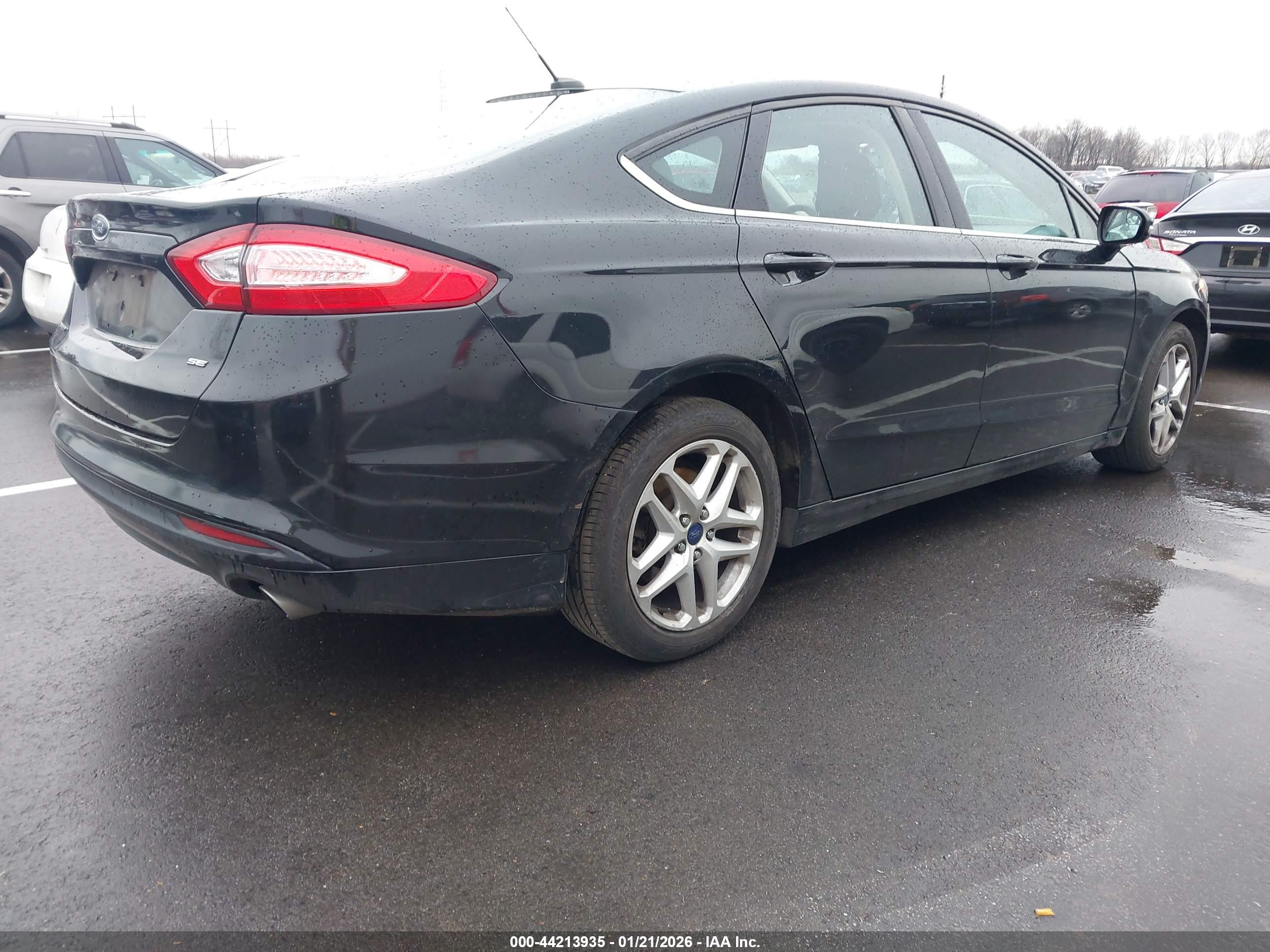 FORD FUSION image 4